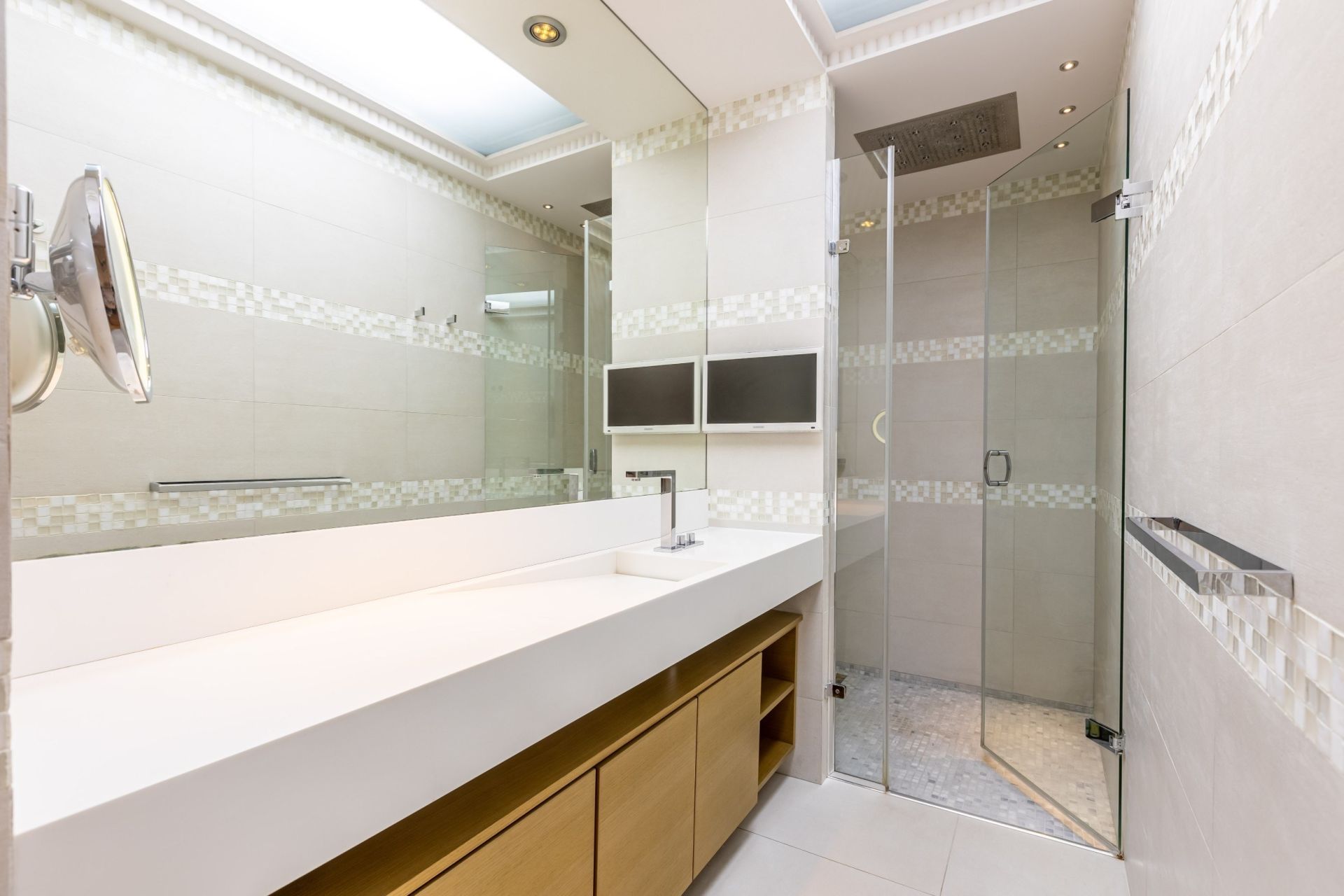 apartment 5 Rooms for sale on PARIS (75016)