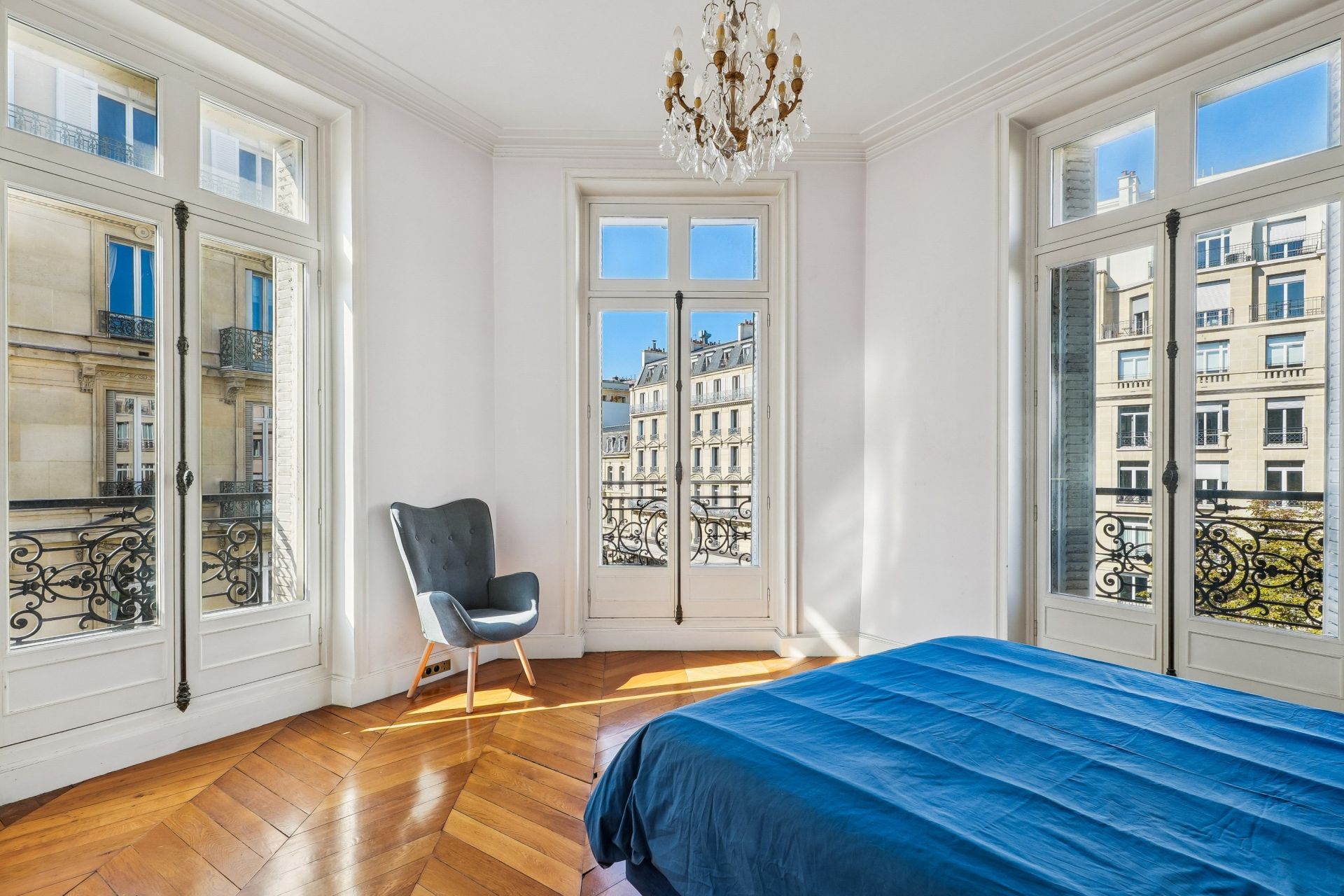apartment 5 Rooms for sale on PARIS (75008)