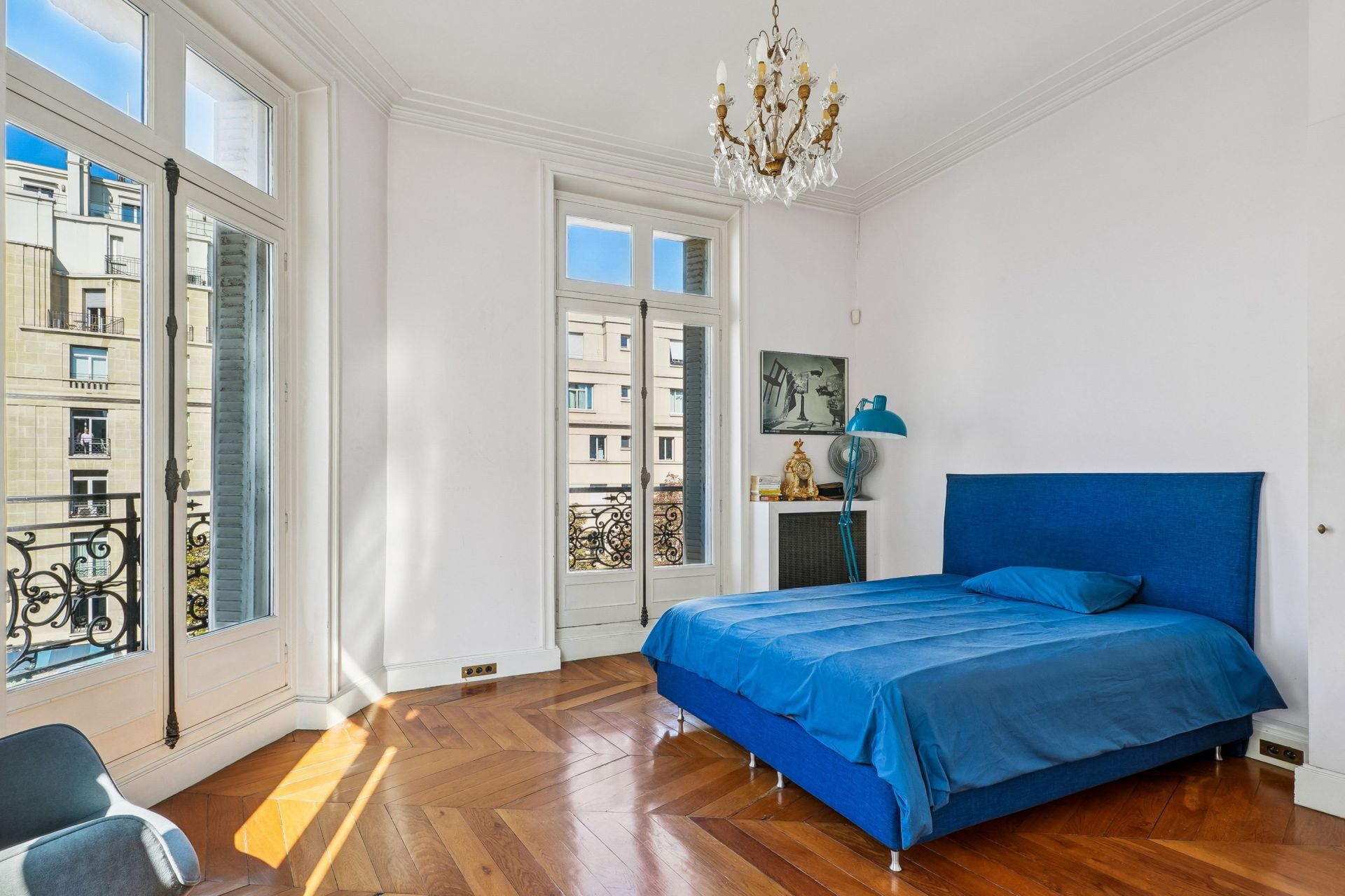 apartment 5 Rooms for sale on PARIS (75008)