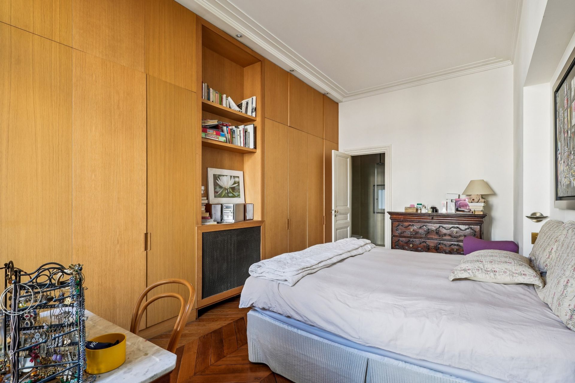 apartment 5 Rooms for sale on PARIS (75008)