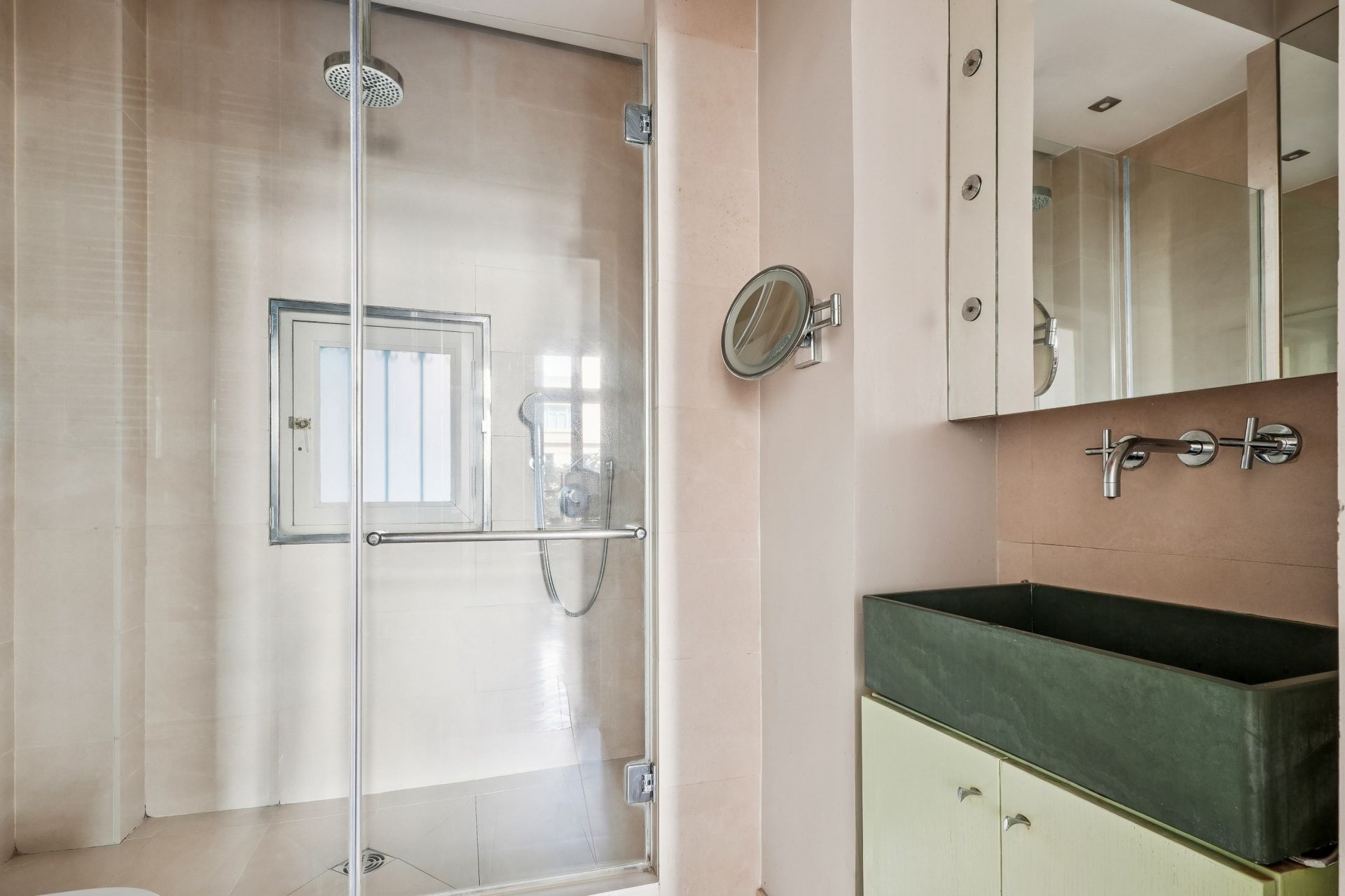 apartment 5 Rooms for sale on PARIS (75008)