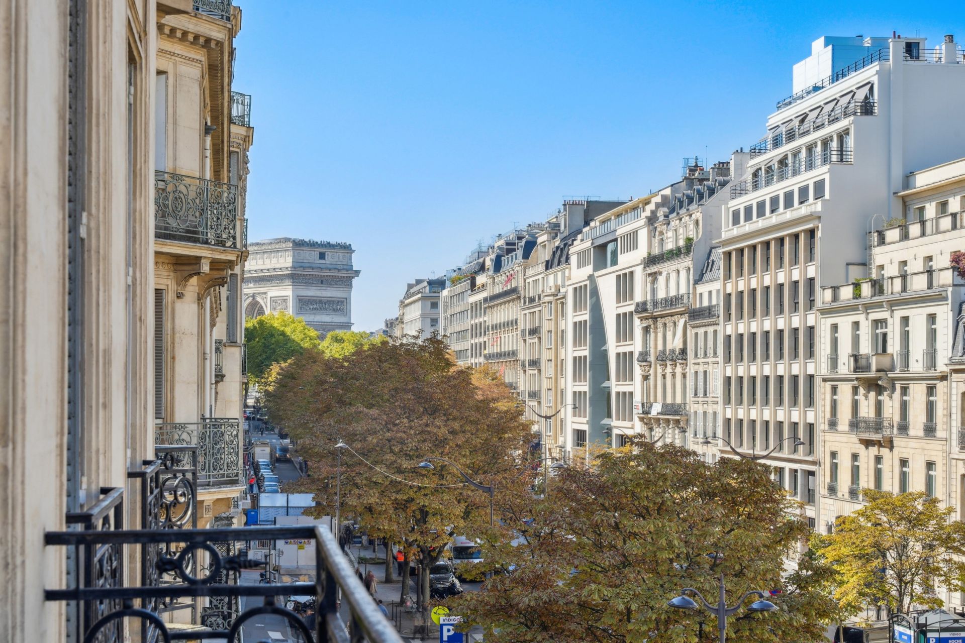 apartment 5 Rooms for sale on PARIS (75008)