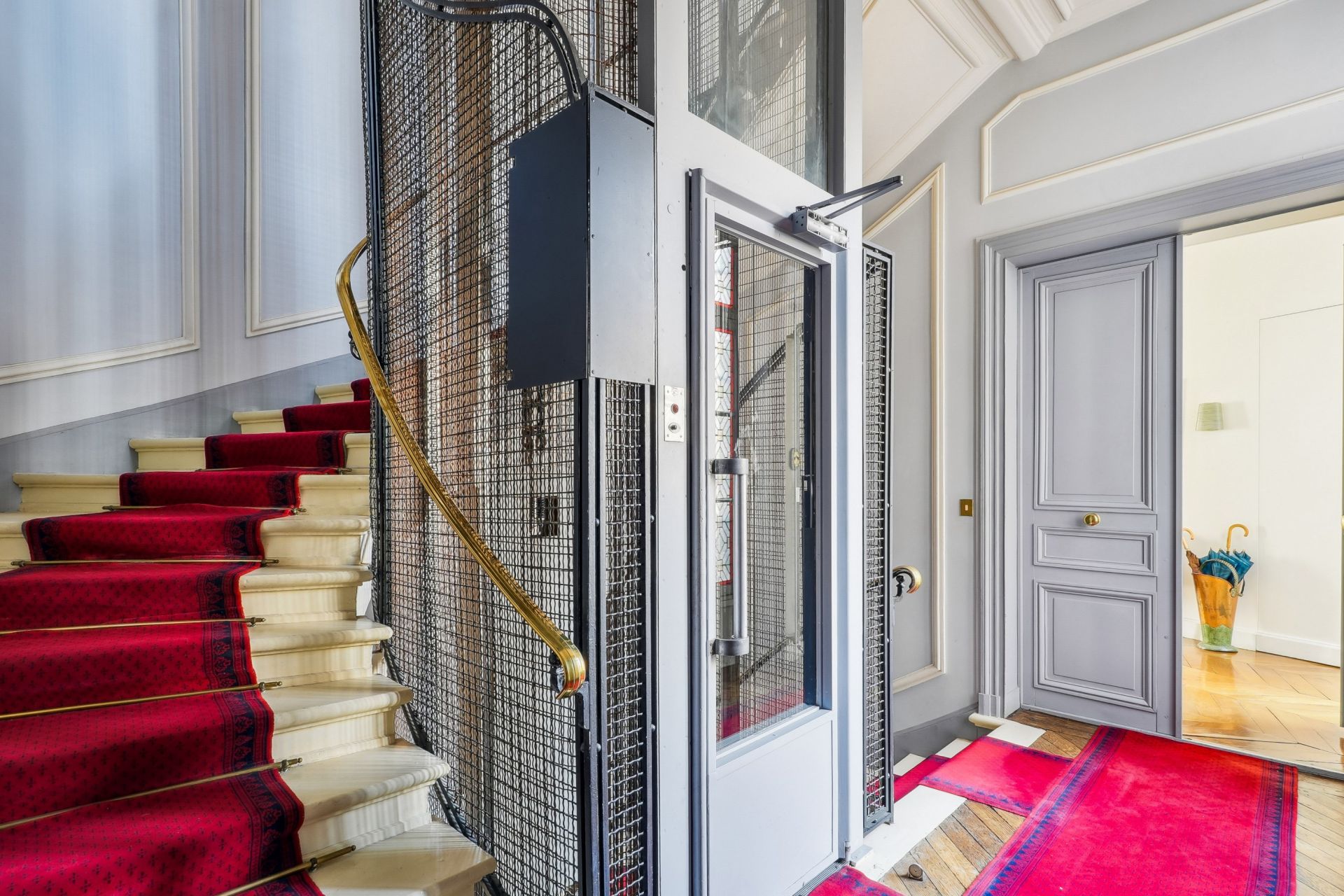 apartment 5 Rooms for sale on PARIS (75008)