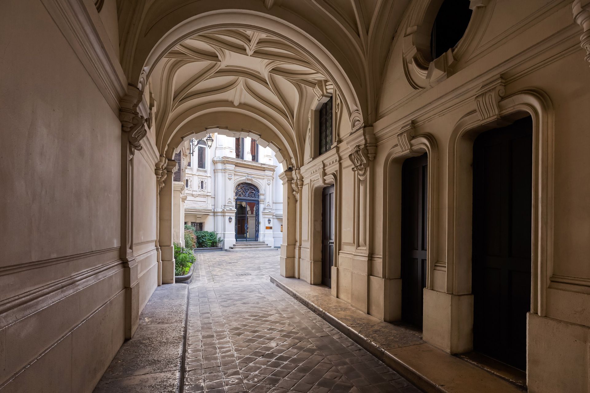 apartment 4 Rooms for sale on PARIS (75008)