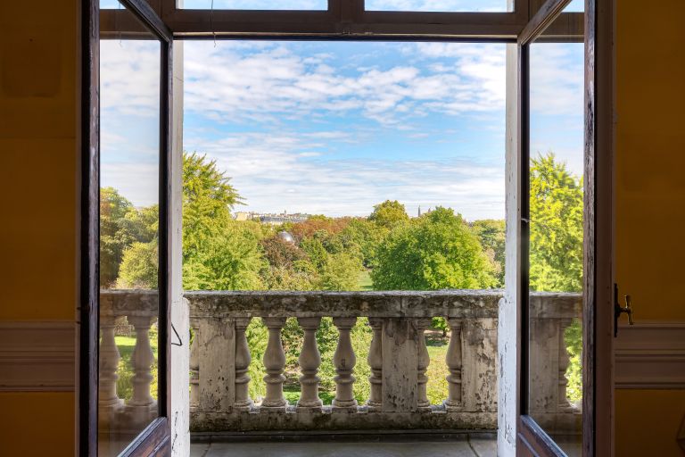 apartment 4 Rooms for sale on PARIS (75008)