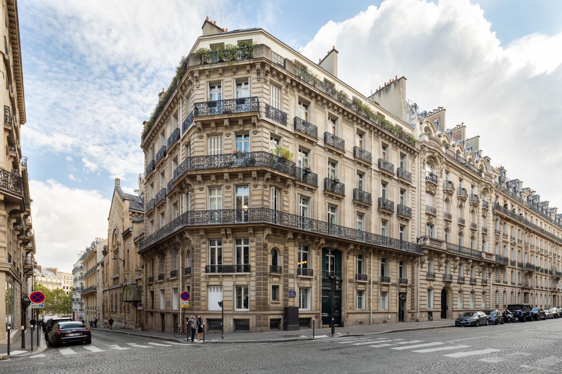 apartment 7 Rooms for sale on PARIS (75016)