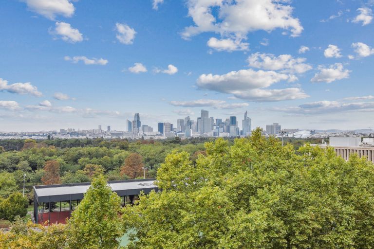 apartment 4 Rooms for sale on PARIS (75016)