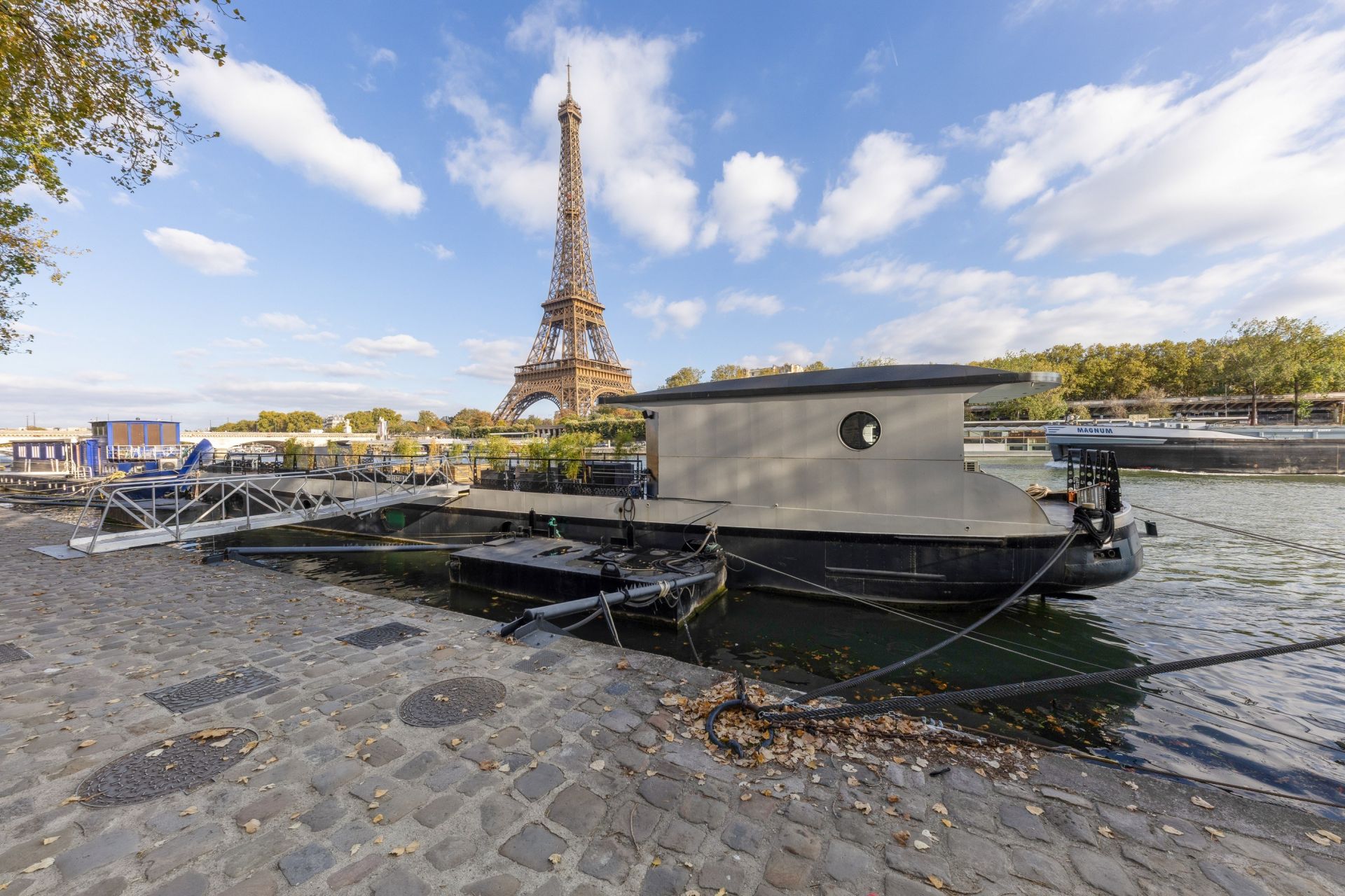 barge 5 Rooms for sale on PARIS (75016)