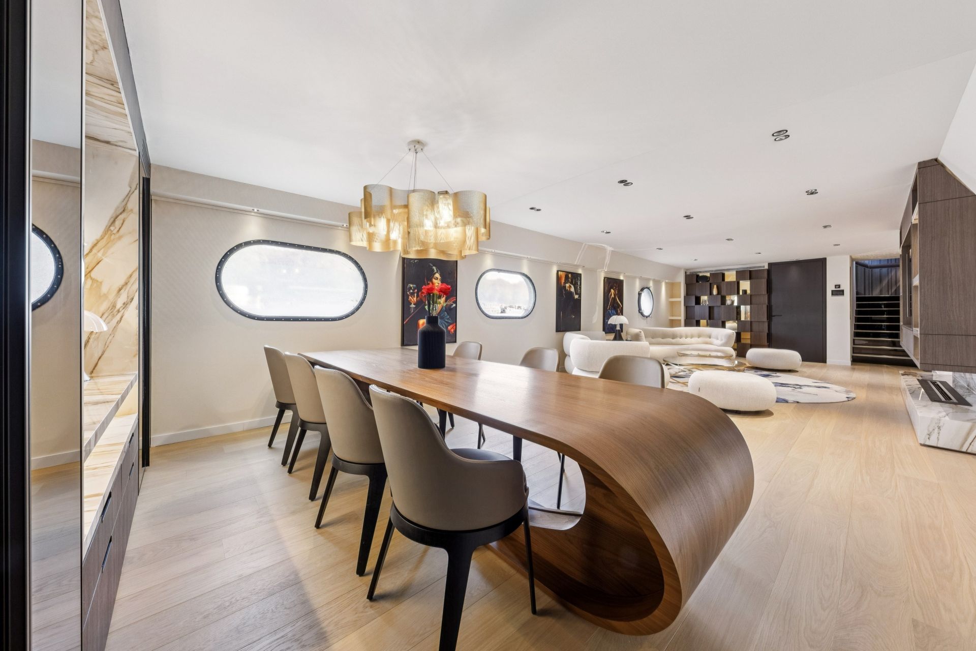 barge 5 Rooms for sale on PARIS (75016)