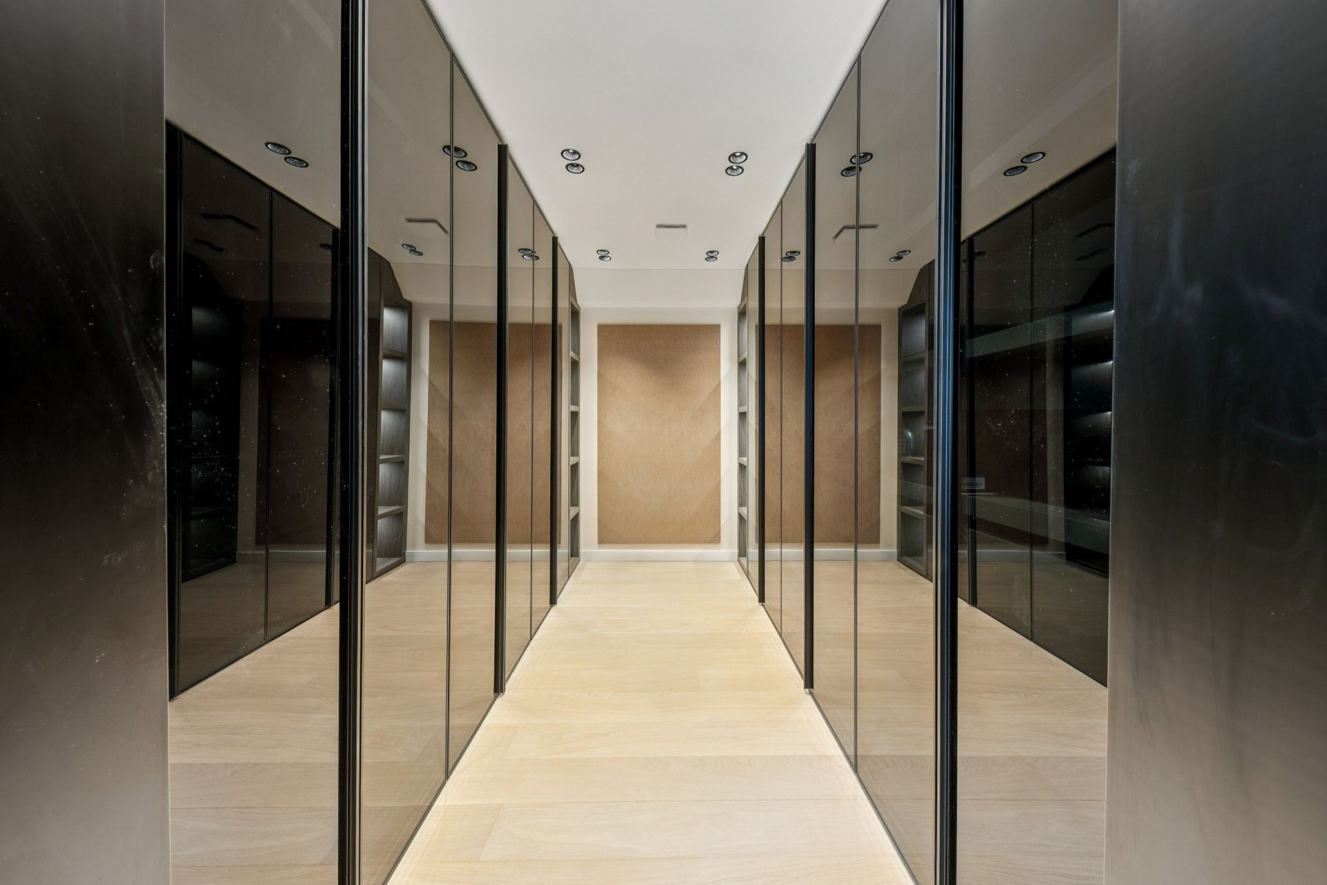 barge 5 Rooms for sale on PARIS (75016)