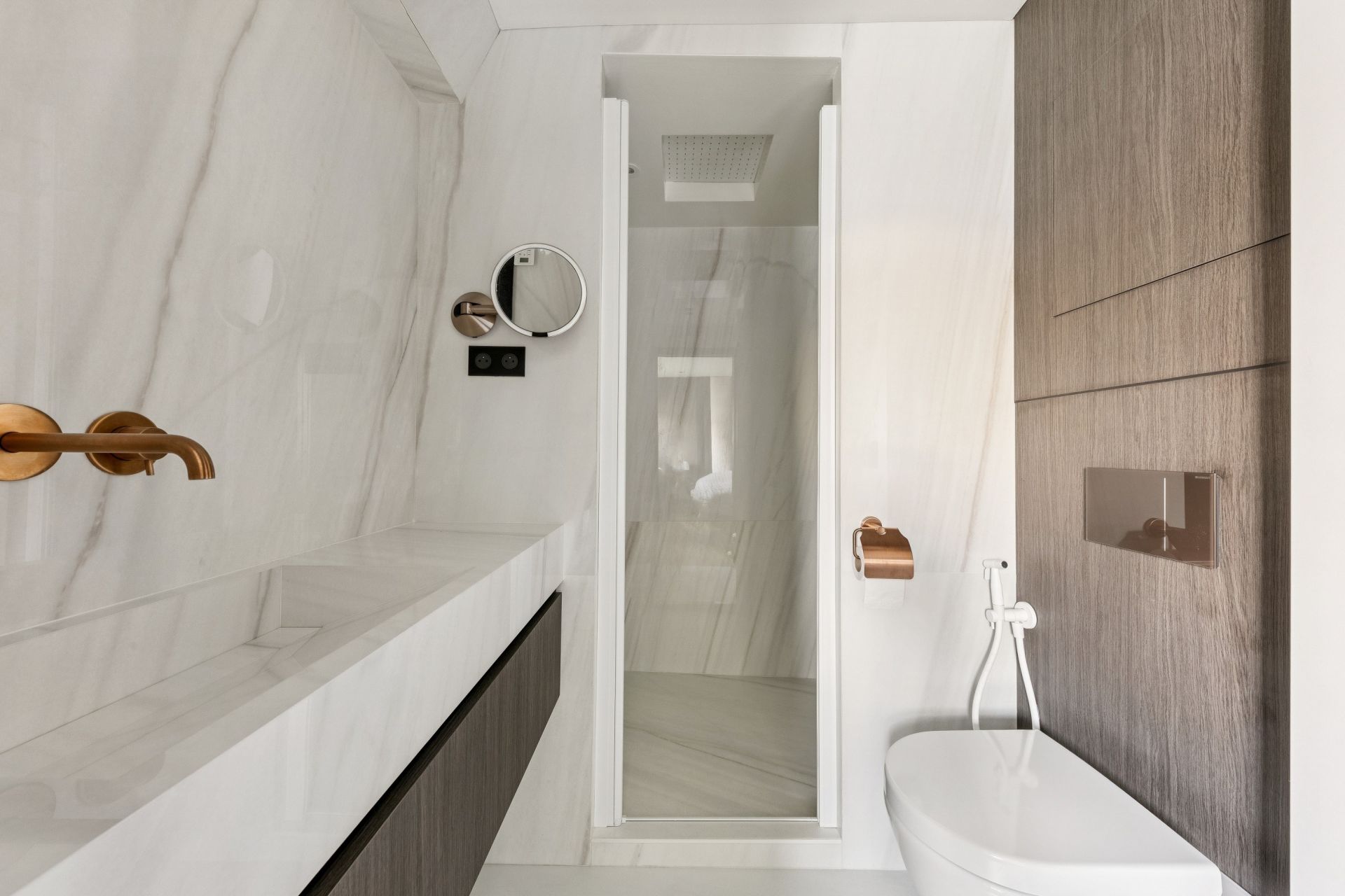 barge 5 Rooms for sale on PARIS (75016)