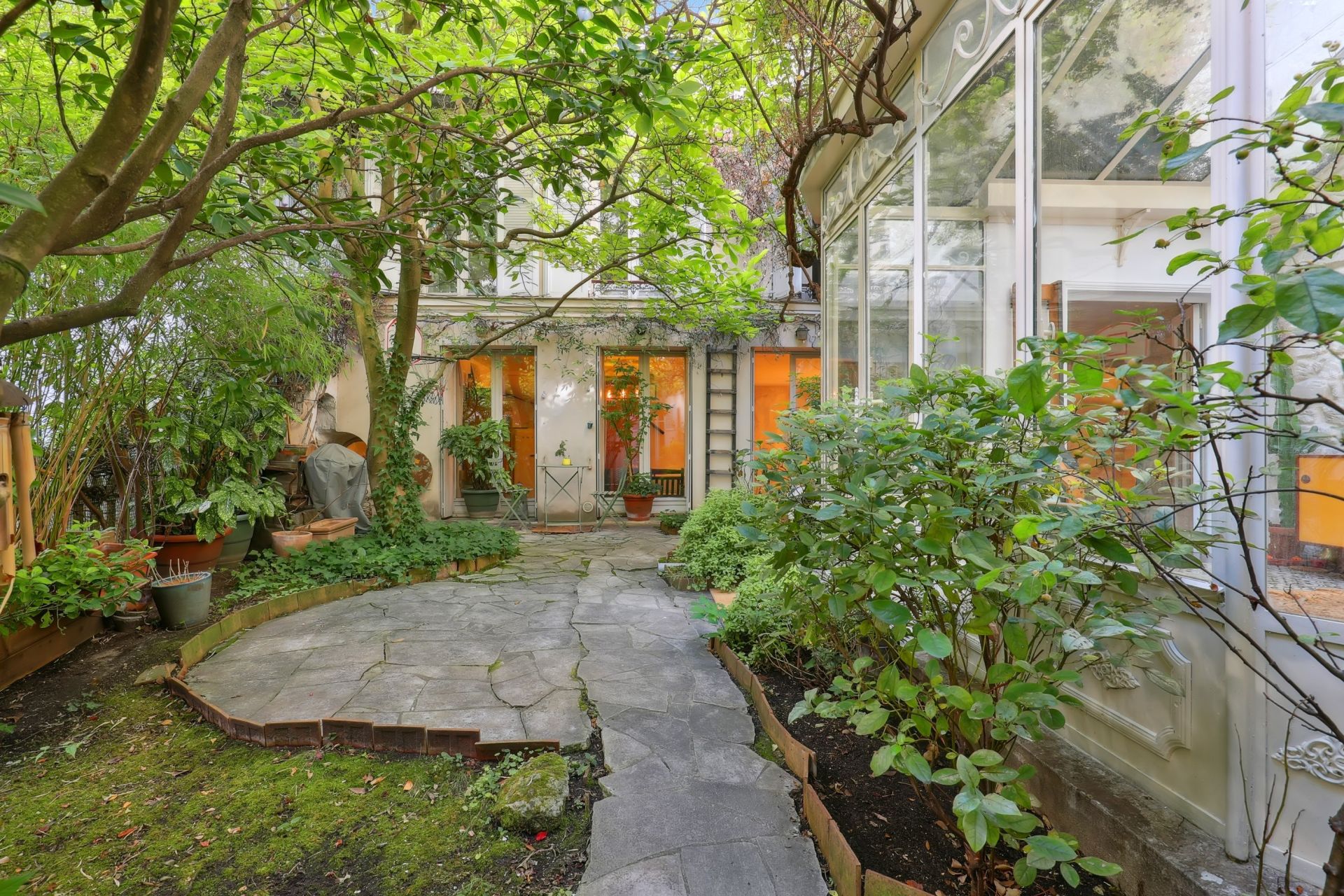 house 6 Rooms for sale on PARIS (75018)