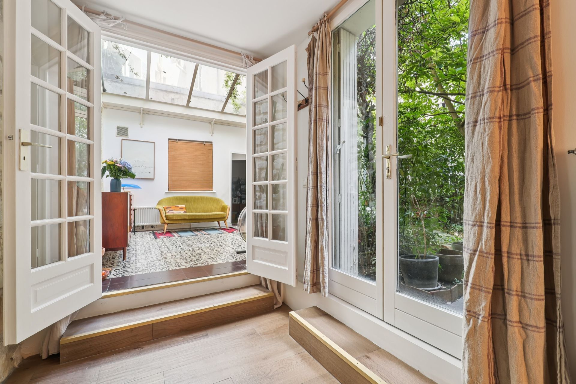 house 6 Rooms for sale on PARIS (75018)