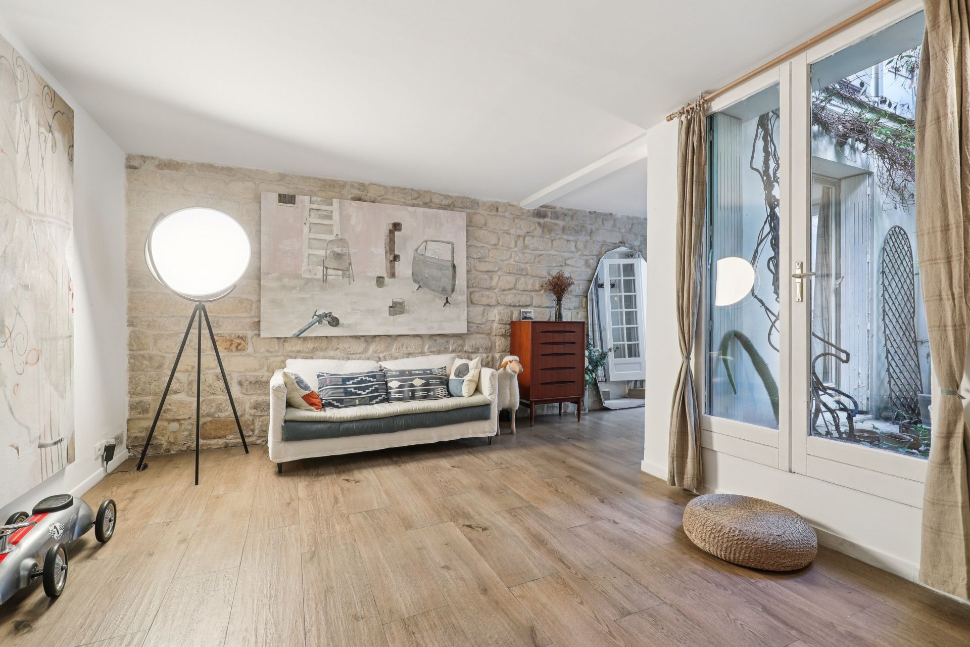 house 6 Rooms for sale on PARIS (75018)