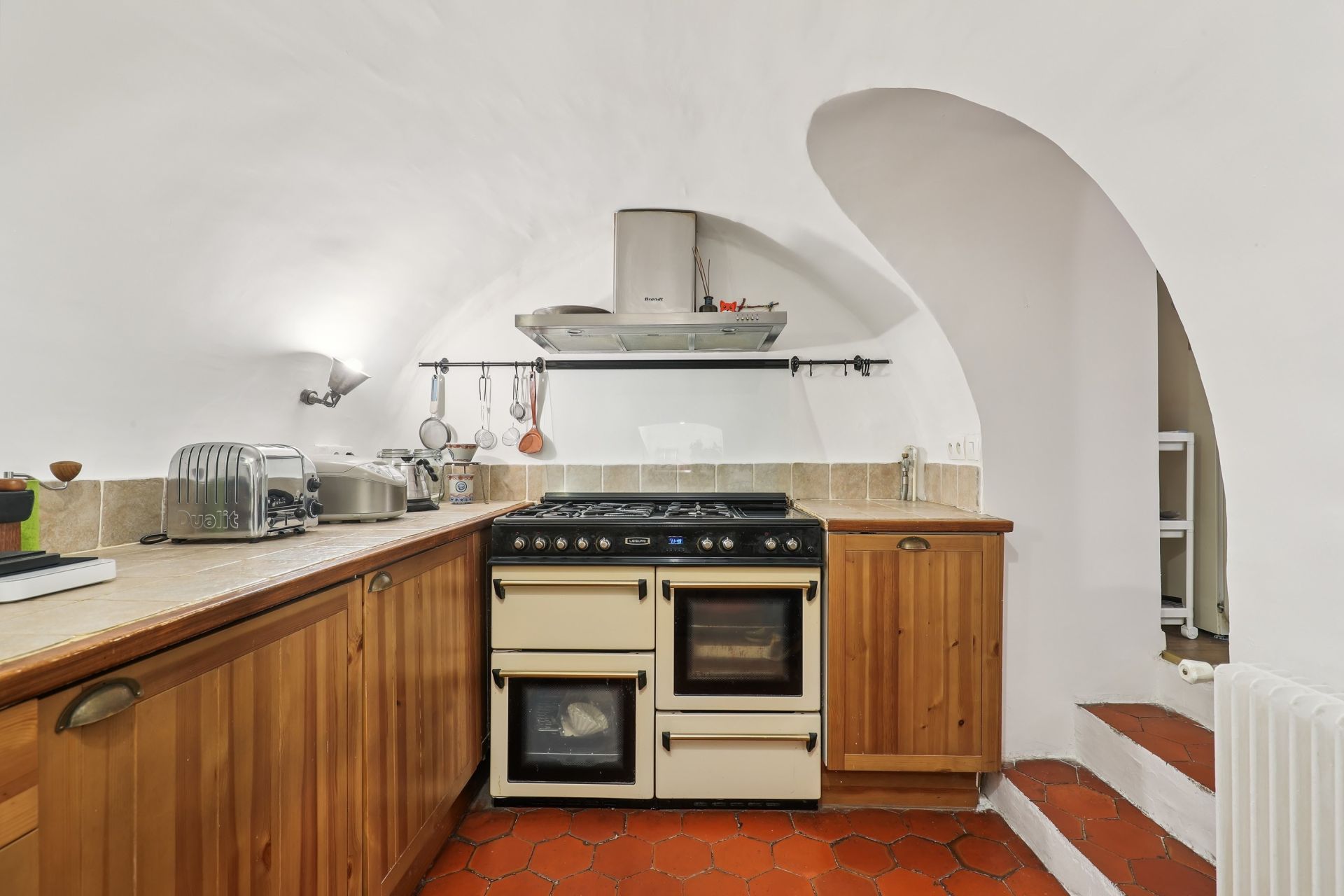 house 6 Rooms for sale on PARIS (75018)