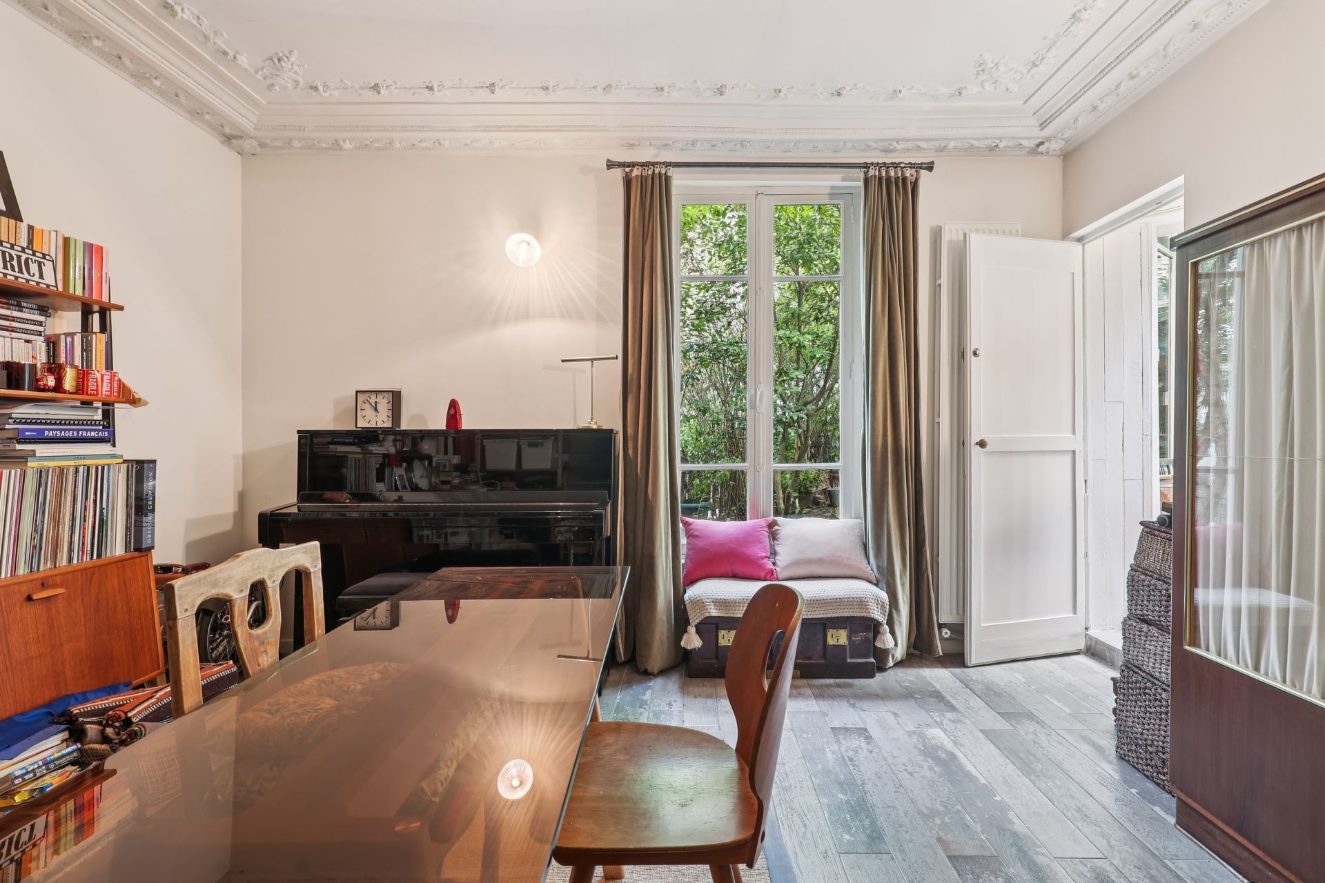house 6 Rooms for sale on PARIS (75018)