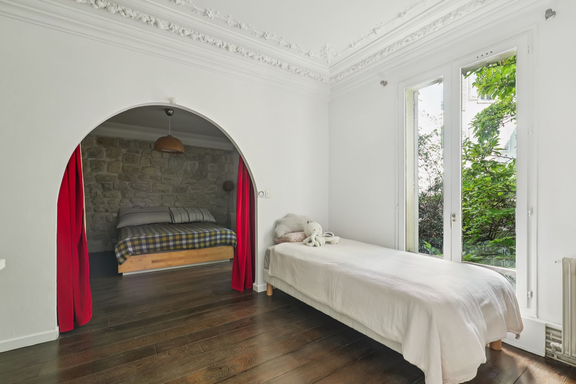 house 6 Rooms for sale on PARIS (75018)