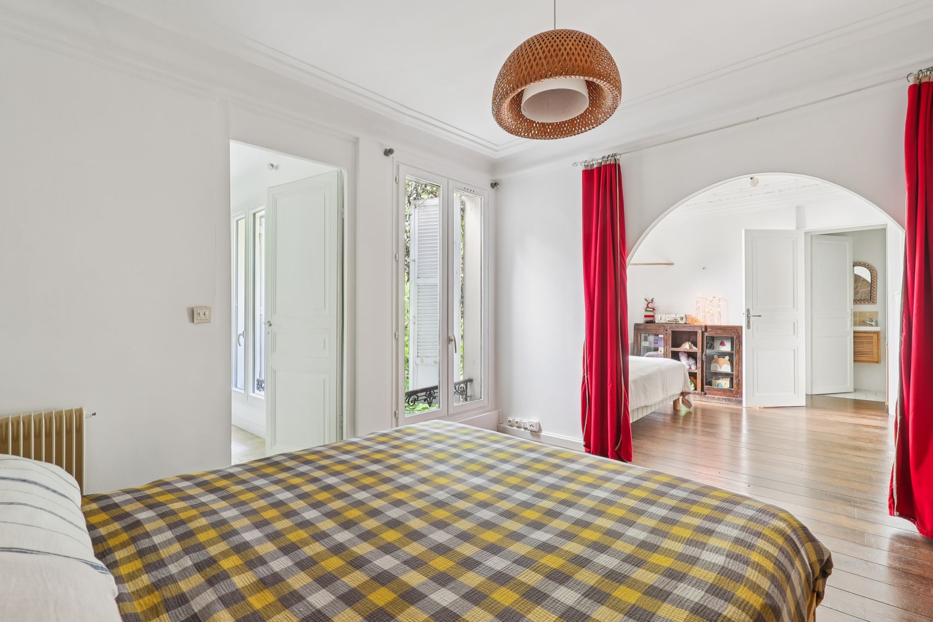 house 6 Rooms for sale on PARIS (75018)