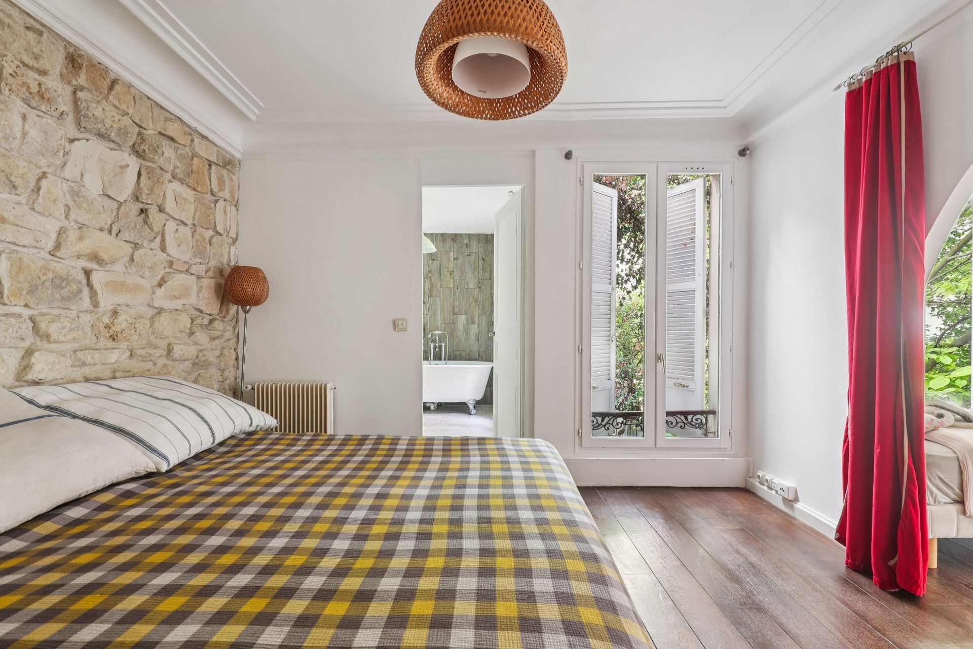 house 6 Rooms for sale on PARIS (75018)