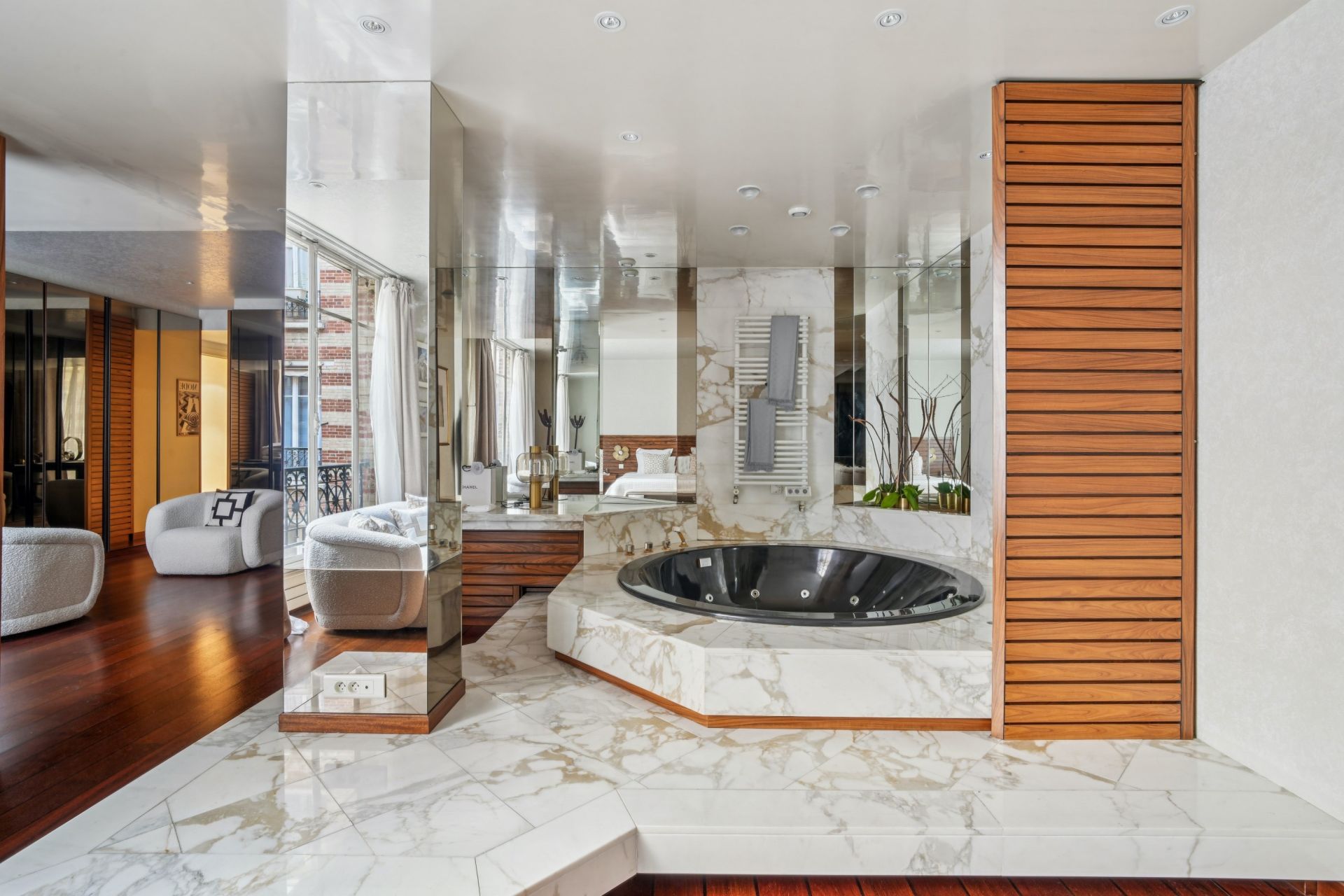 apartment 5 Rooms for sale on PARIS (75007)