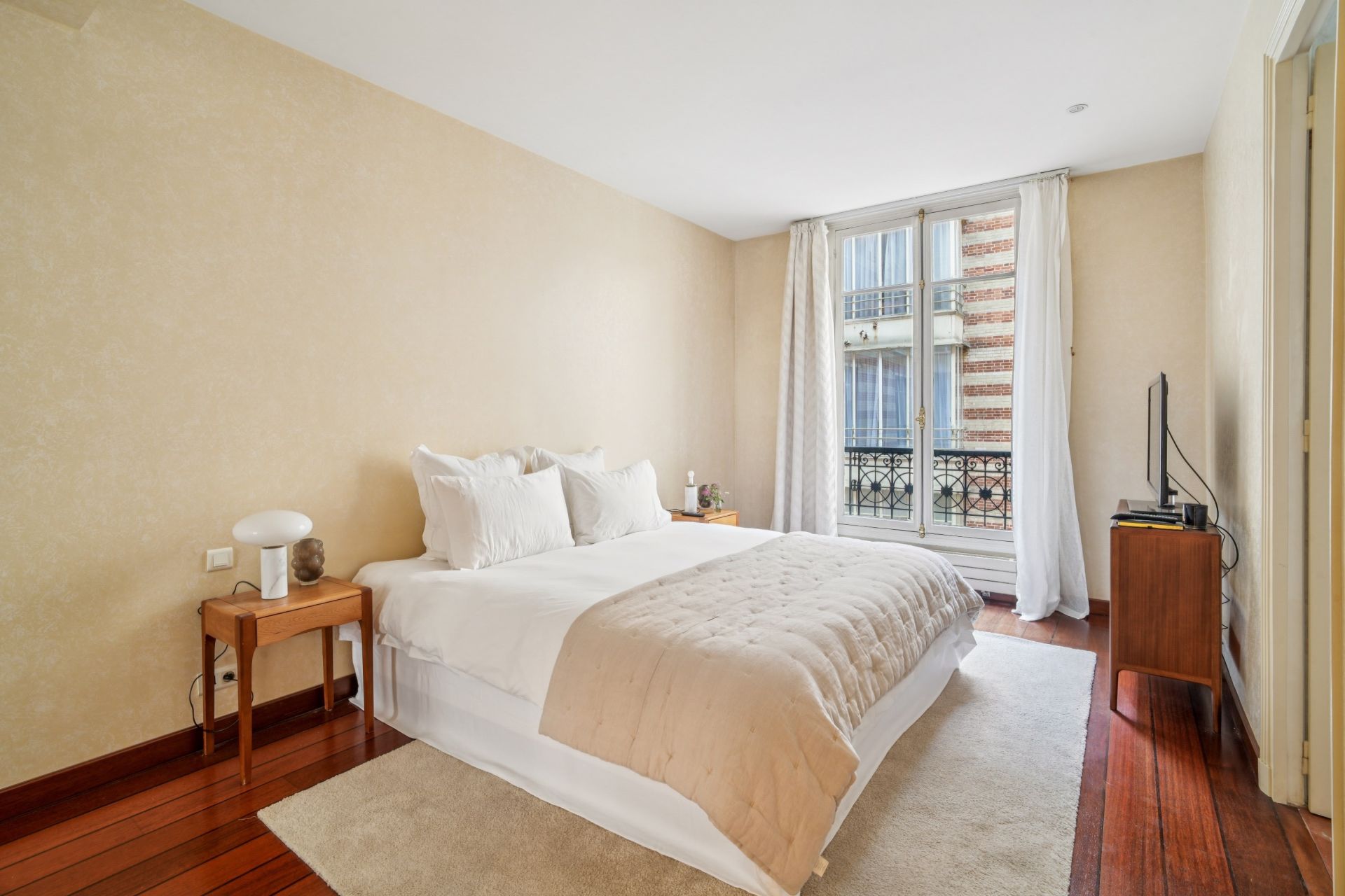 apartment 5 Rooms for sale on PARIS (75007)