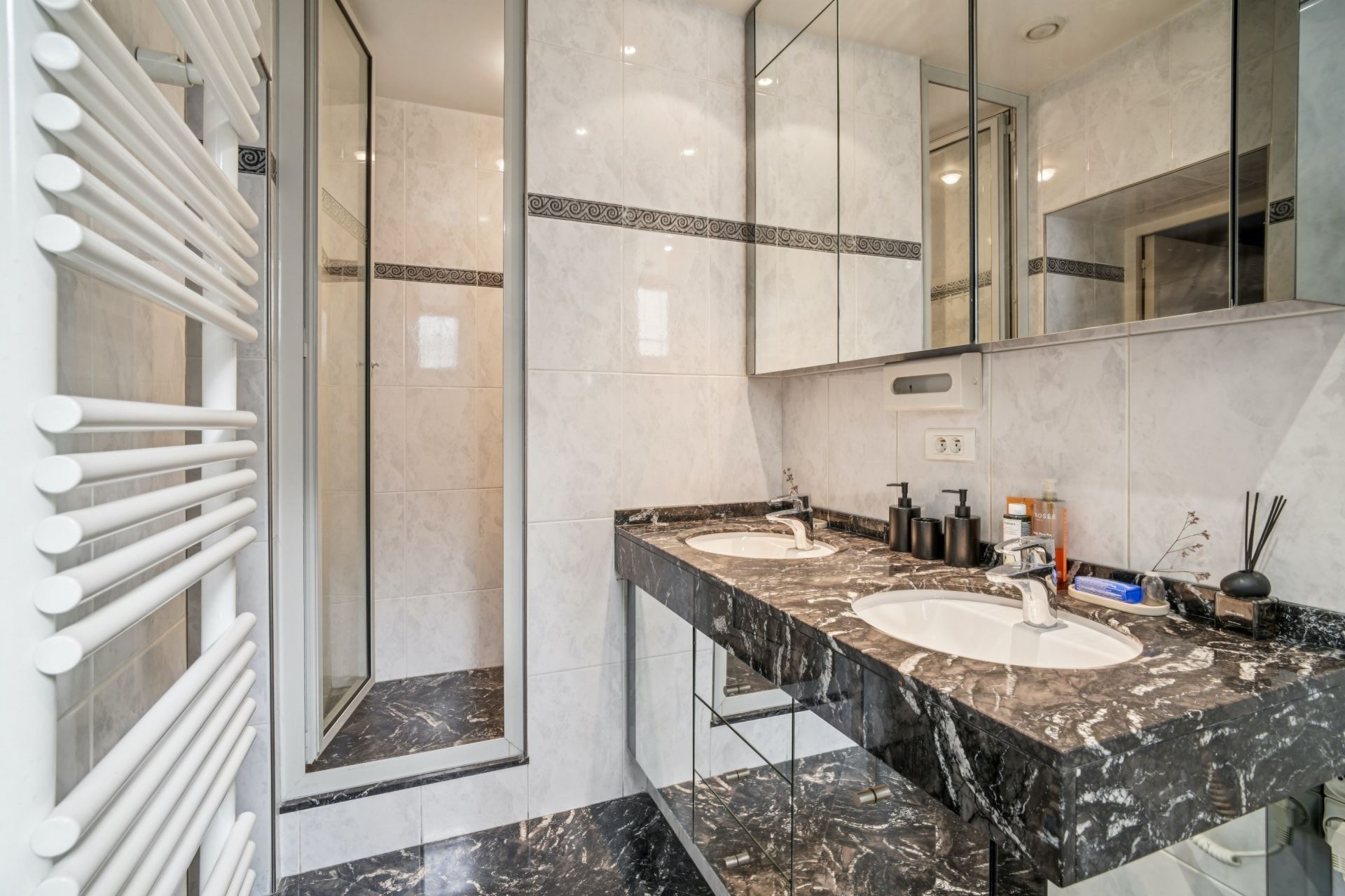 apartment 5 Rooms for sale on PARIS (75007)