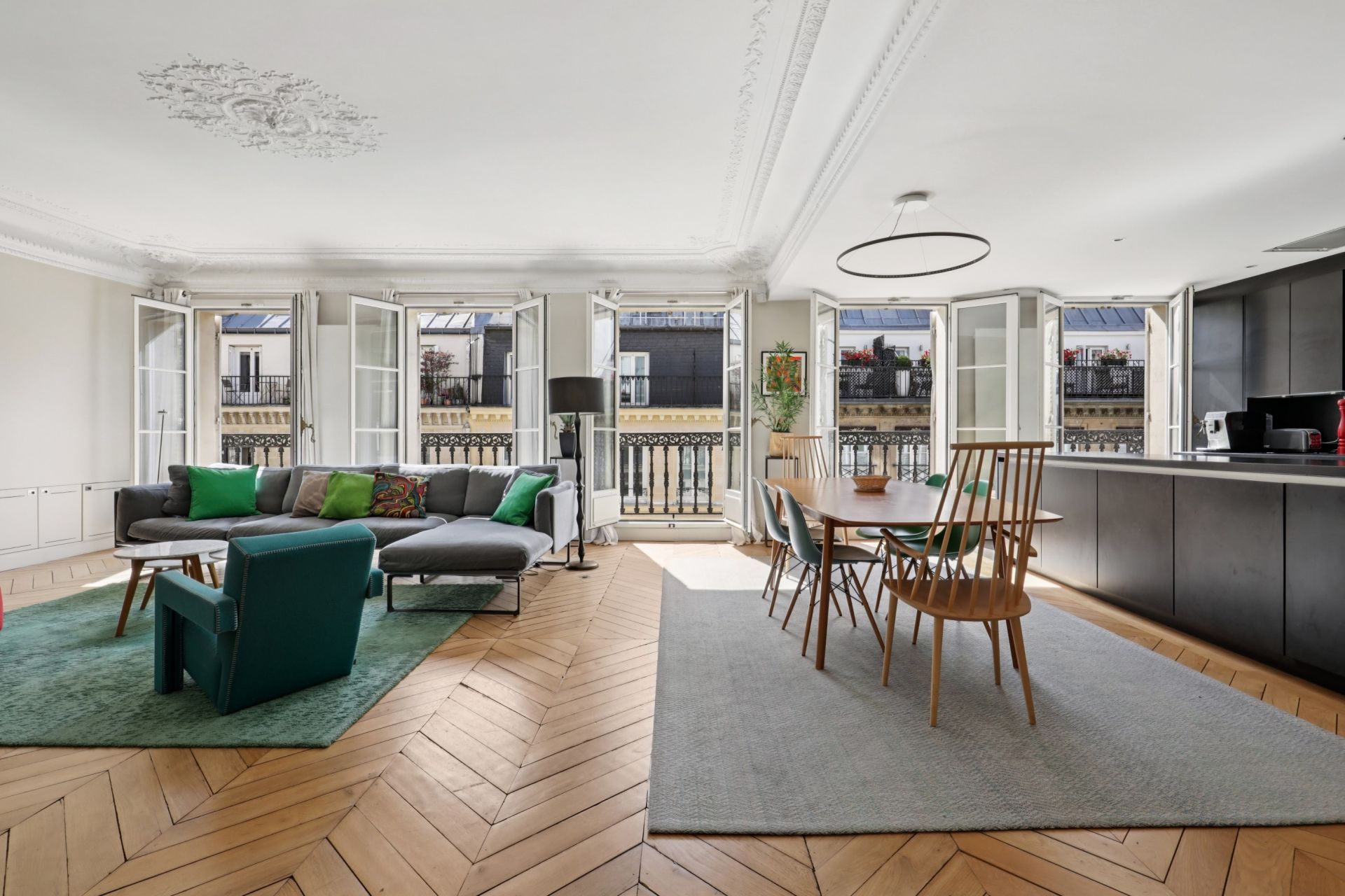 apartment 5 Rooms for sale on PARIS (75008)