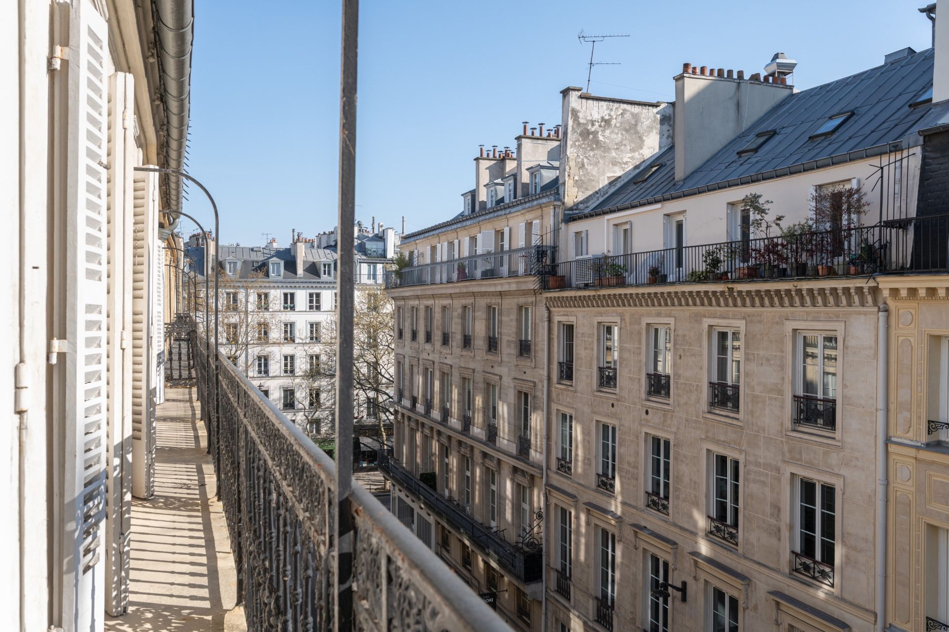apartment 5 Rooms for sale on PARIS (75008)