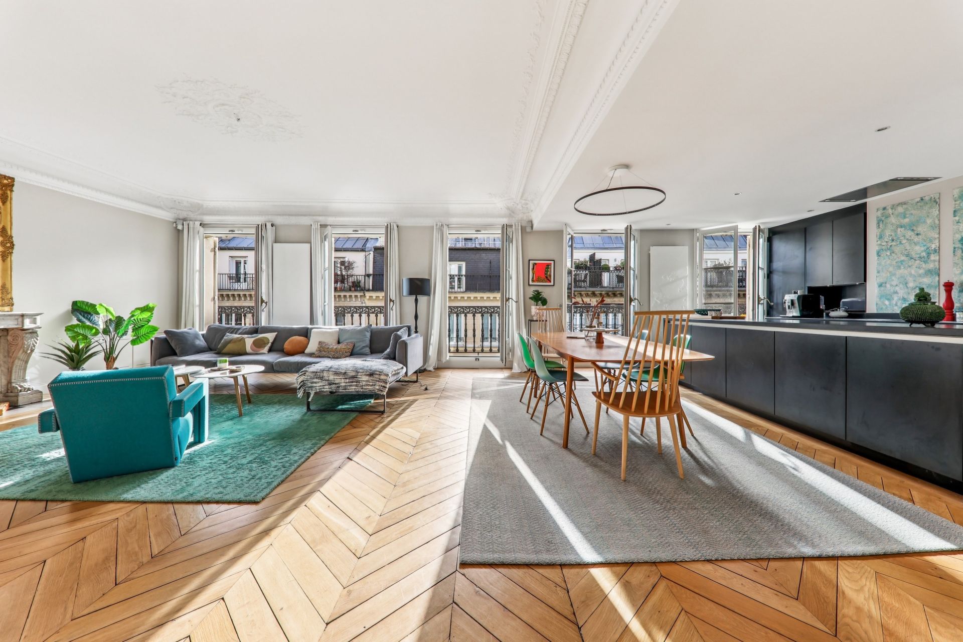 apartment 5 Rooms for sale on PARIS (75008)