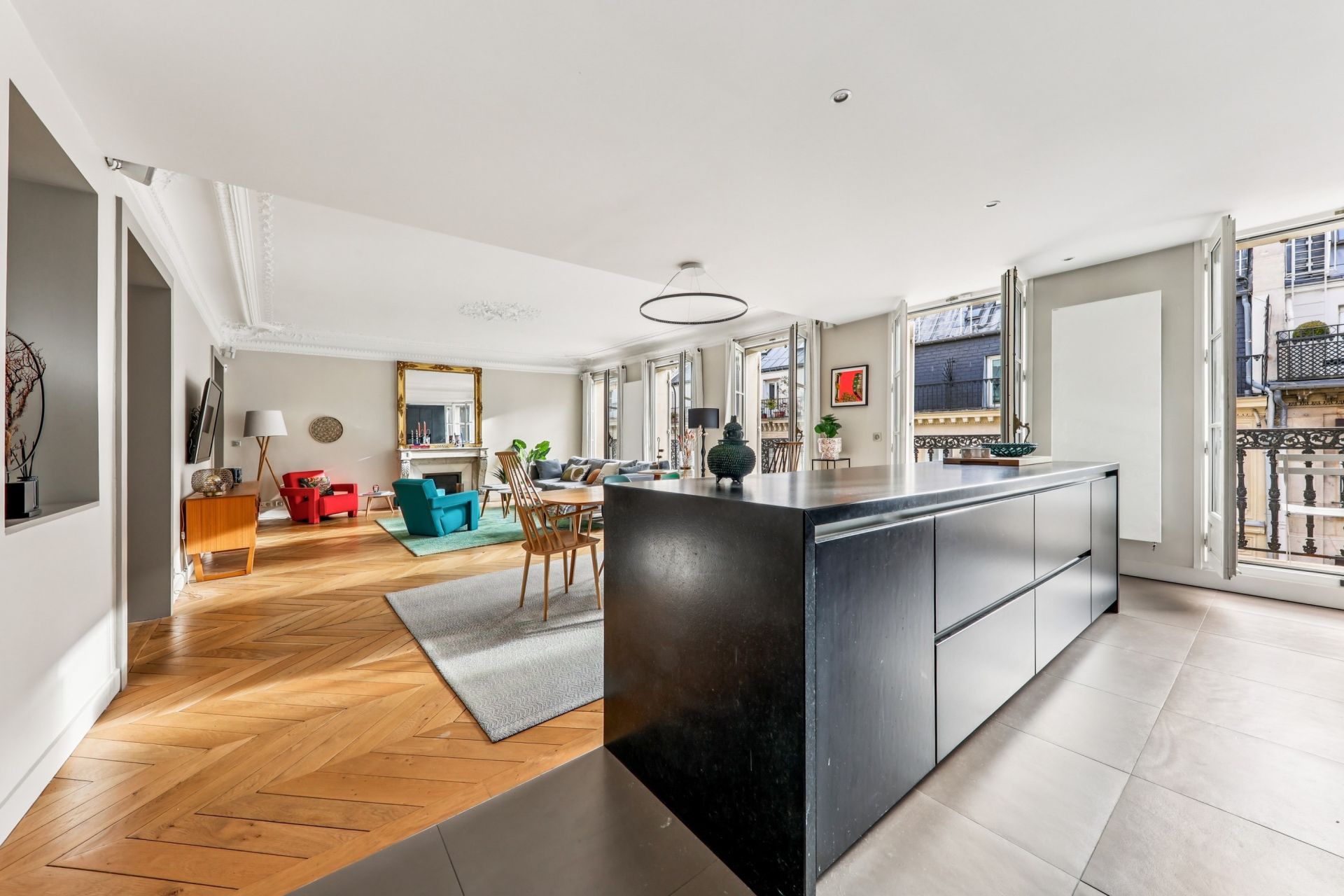 apartment 5 Rooms for sale on PARIS (75008)