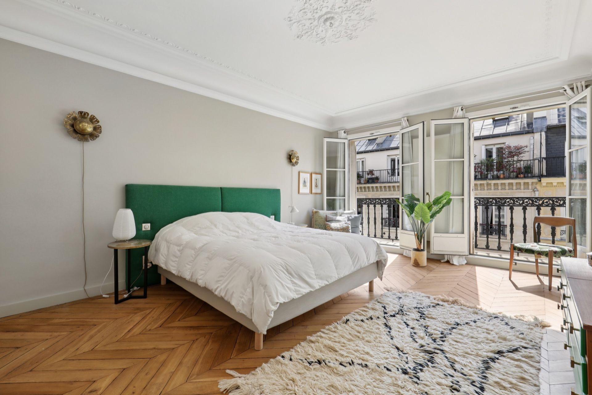 apartment 5 Rooms for sale on PARIS (75008)
