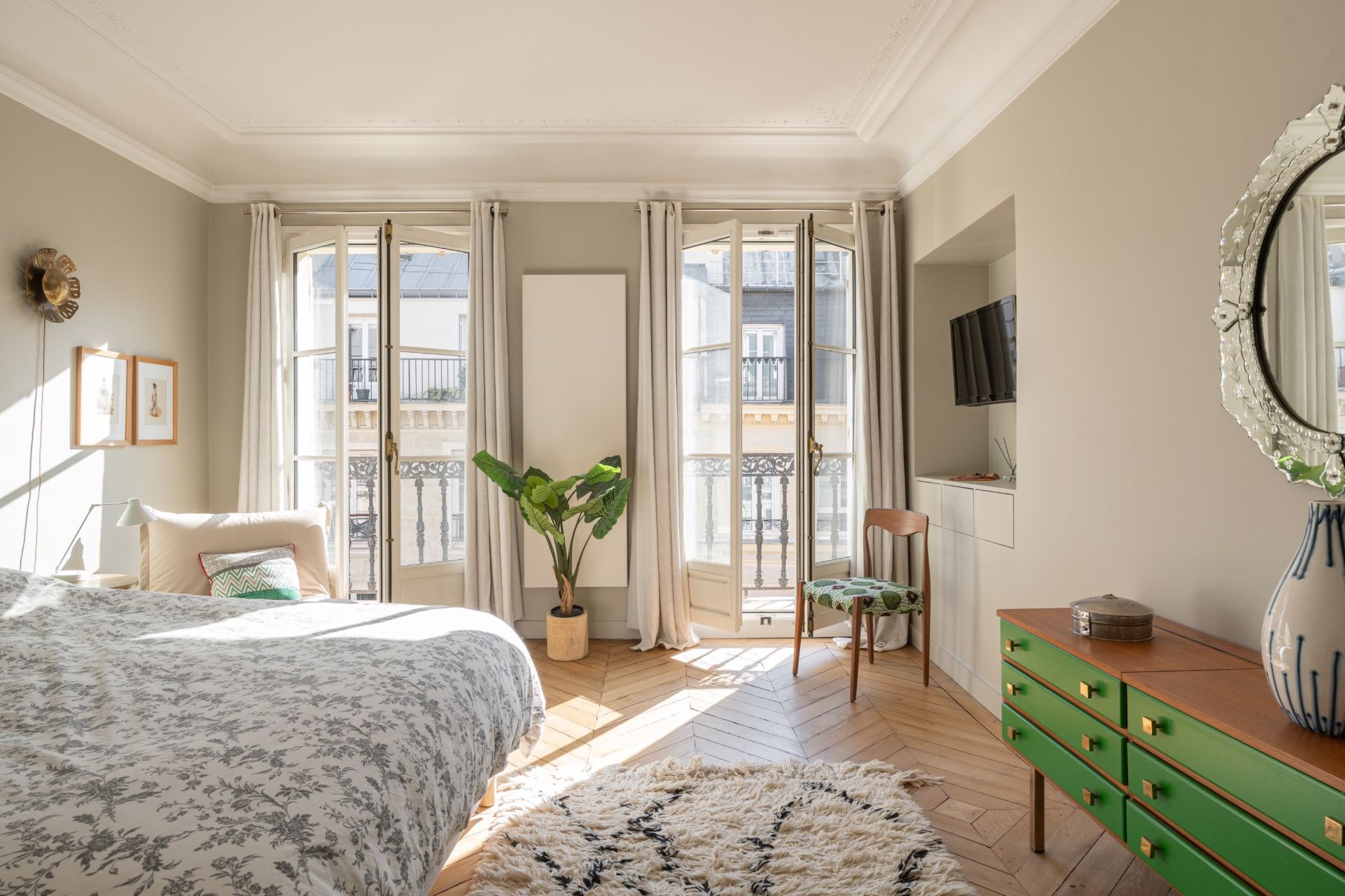 apartment 5 Rooms for sale on PARIS (75008)
