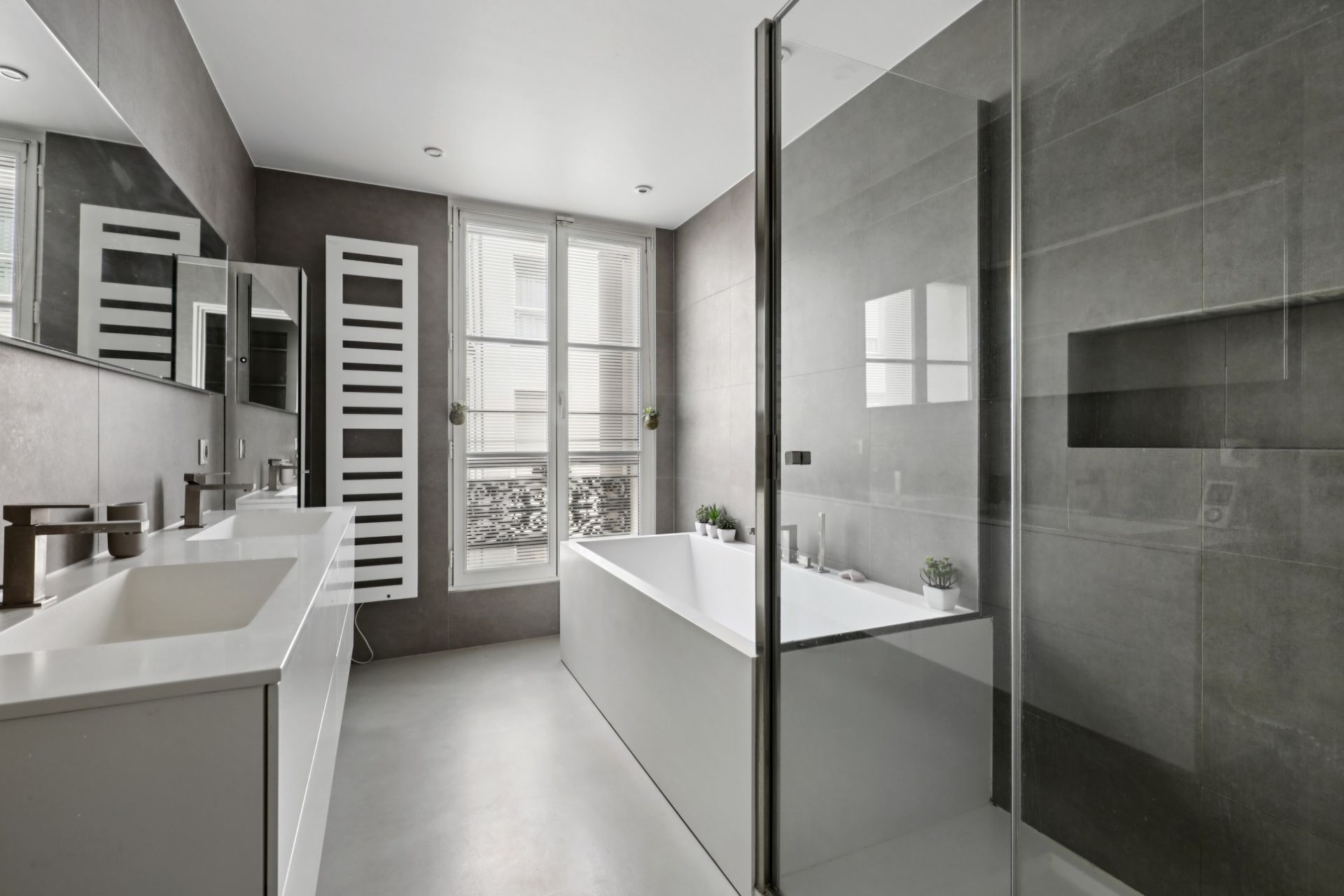 apartment 5 Rooms for sale on PARIS (75008)