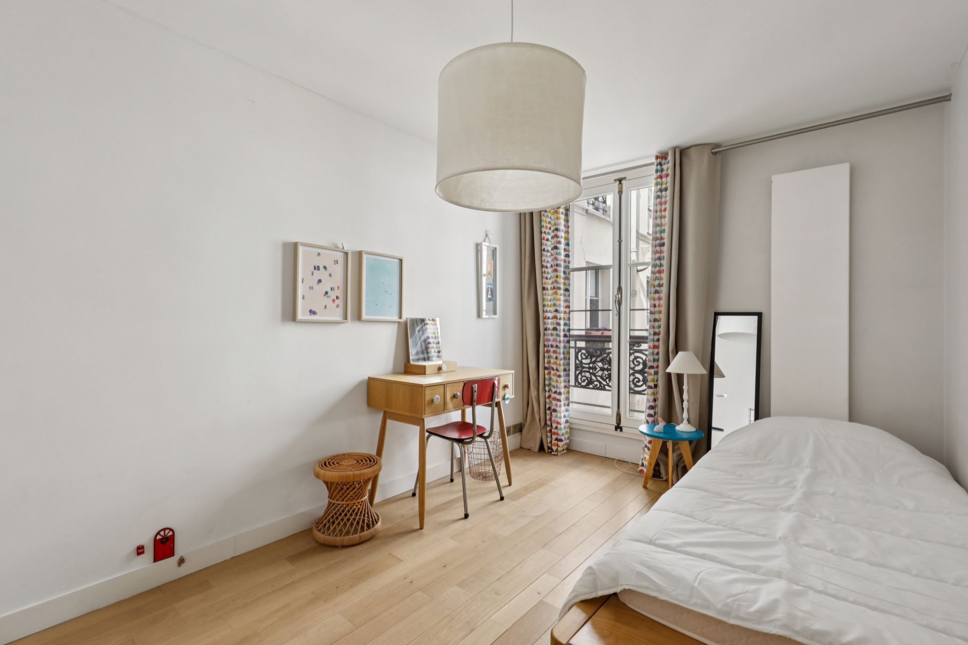 apartment 5 Rooms for sale on PARIS (75008)