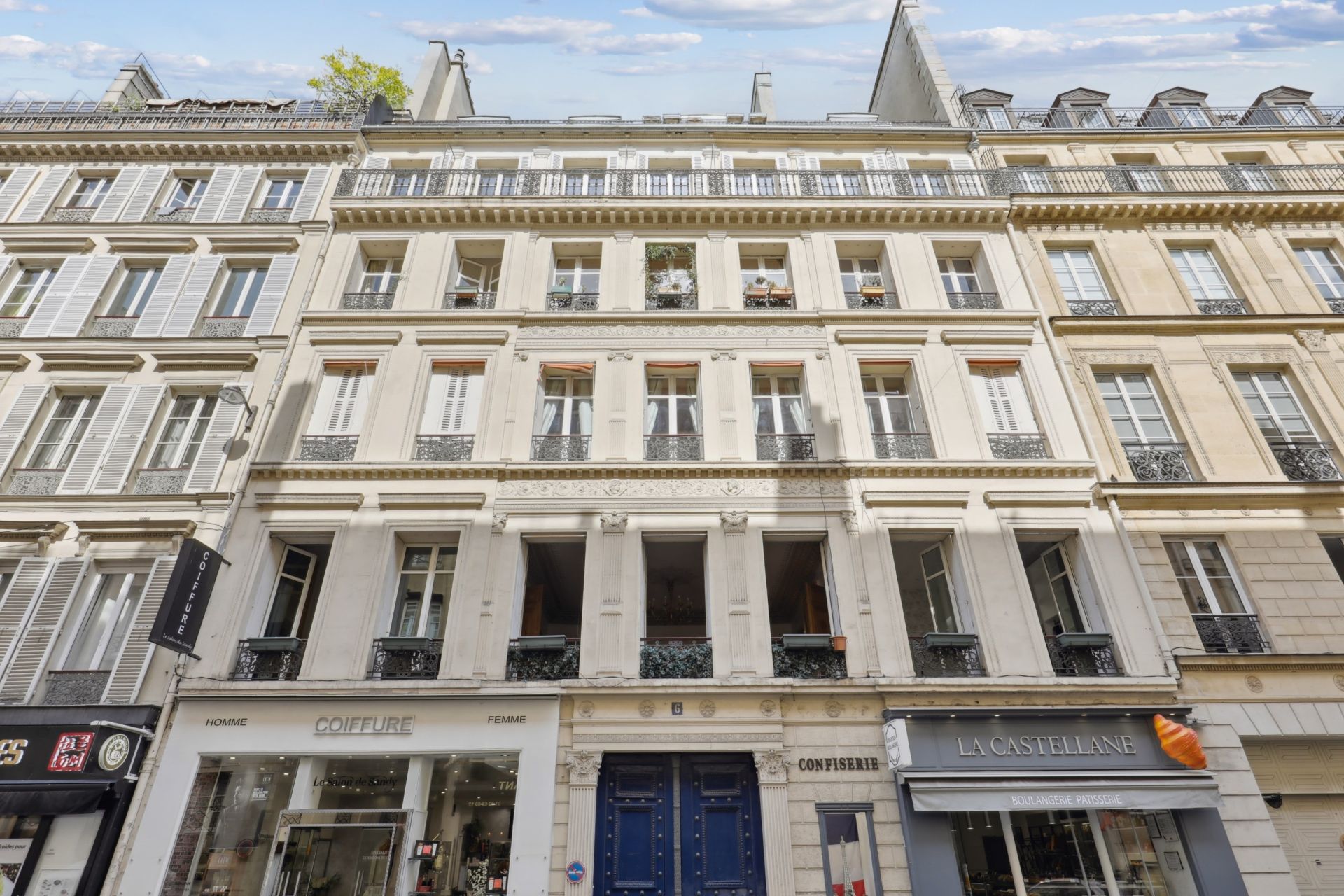 apartment 5 Rooms for sale on PARIS (75008)