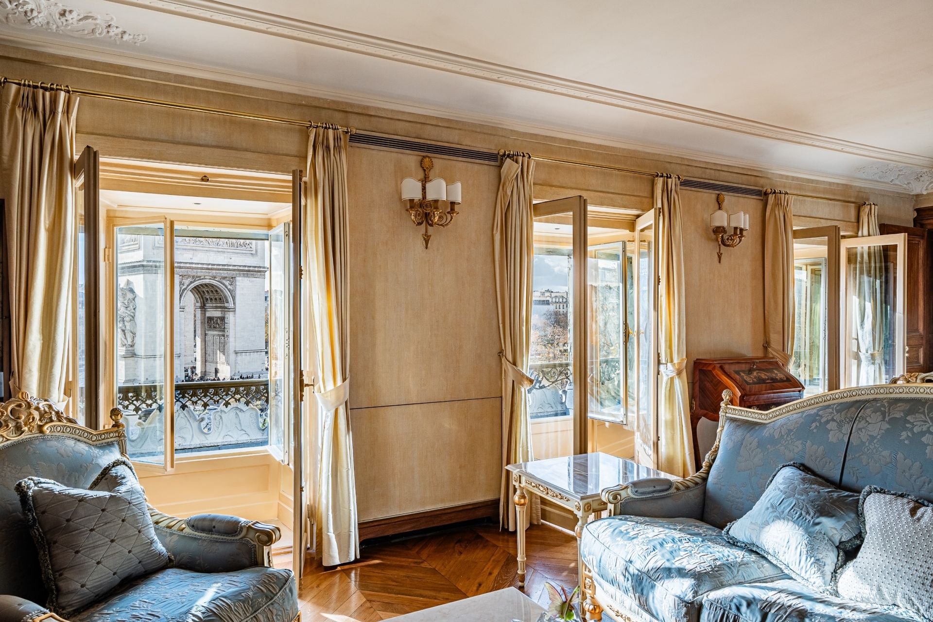 apartment 4 Rooms for sale on PARIS (75008)