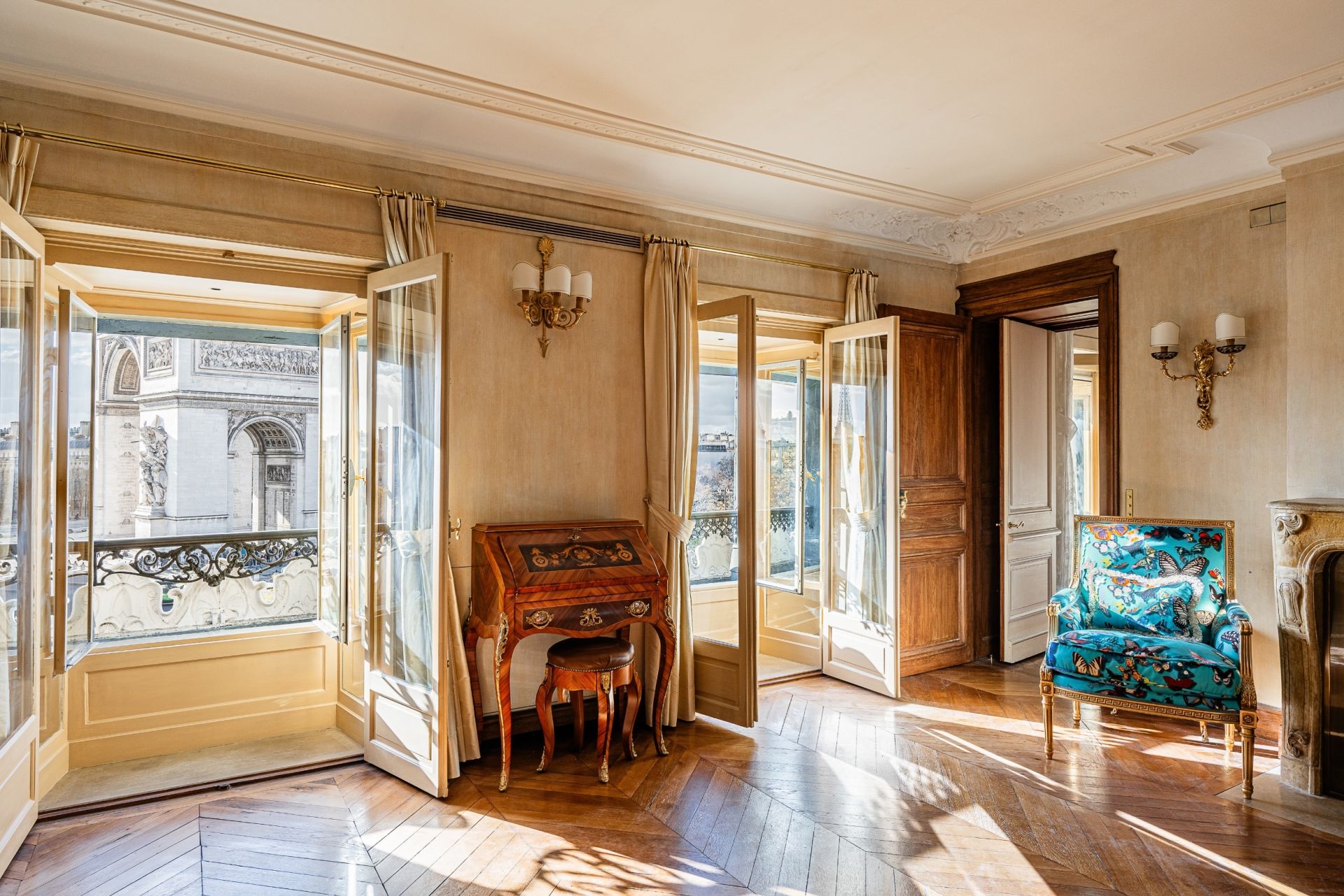 apartment 4 Rooms for sale on PARIS (75008)