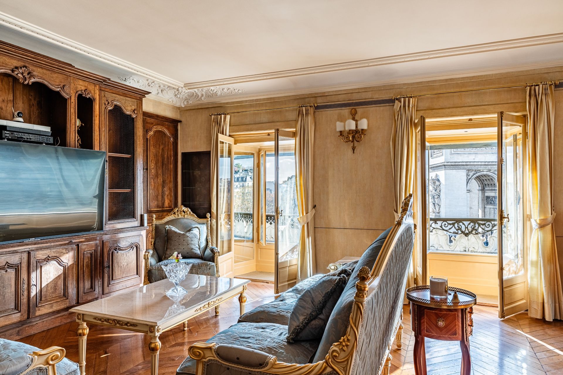 apartment 4 Rooms for sale on PARIS (75008)