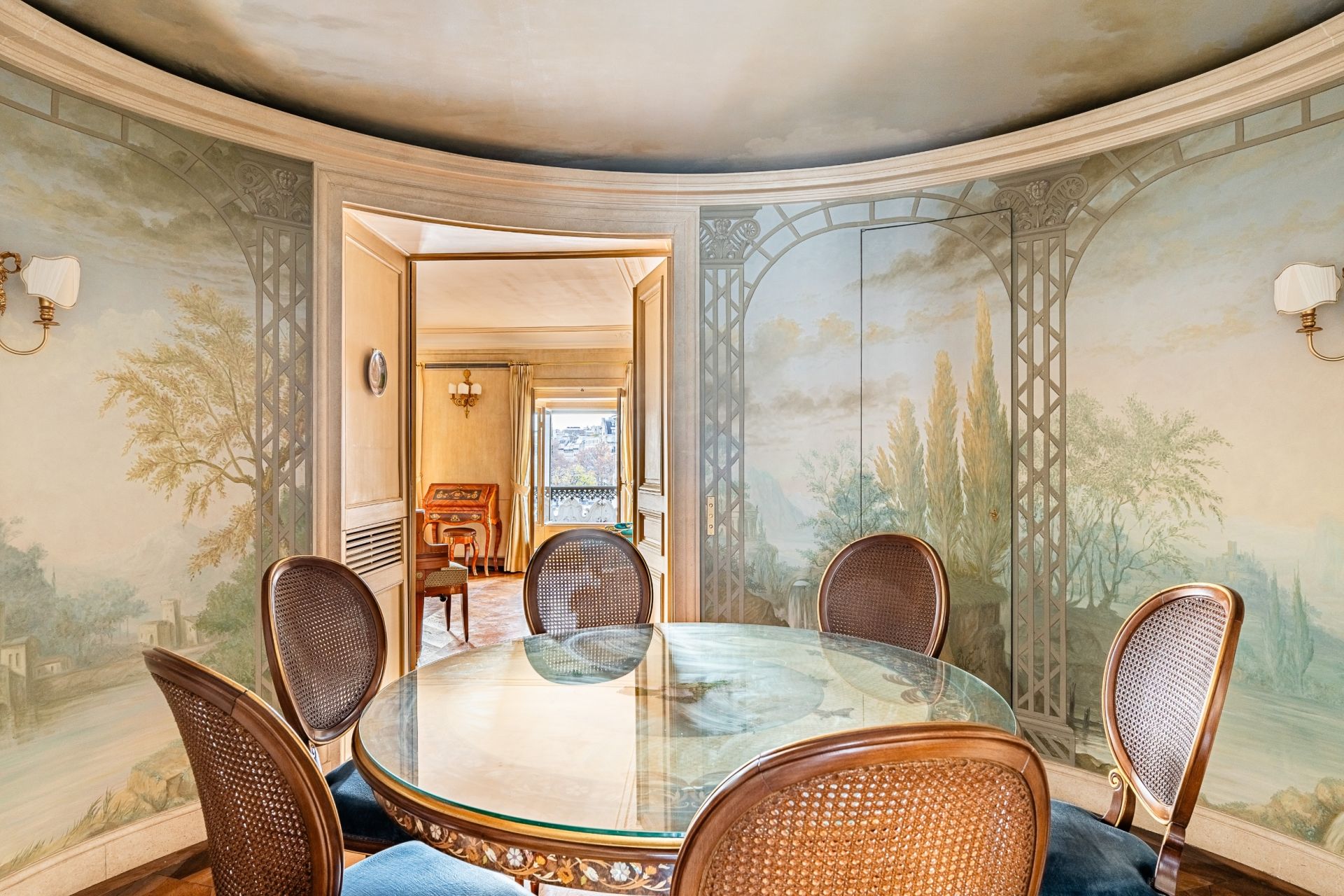 apartment 4 Rooms for sale on PARIS (75008)