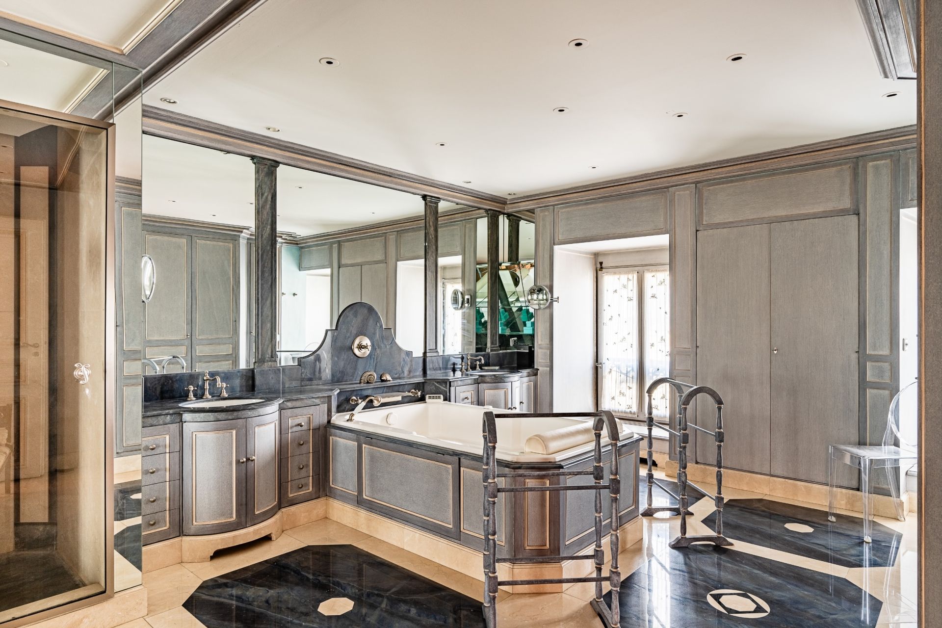 apartment 4 Rooms for sale on PARIS (75008)