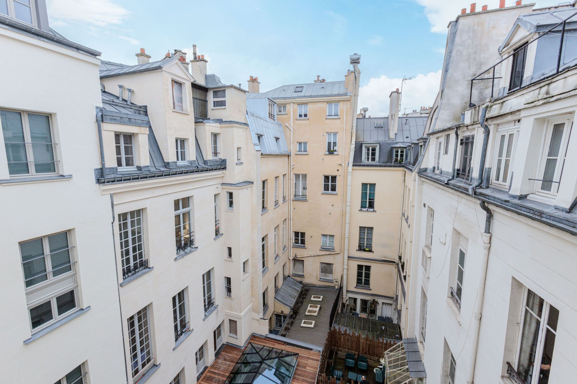 apartment 5 Rooms for sale on PARIS (75001)