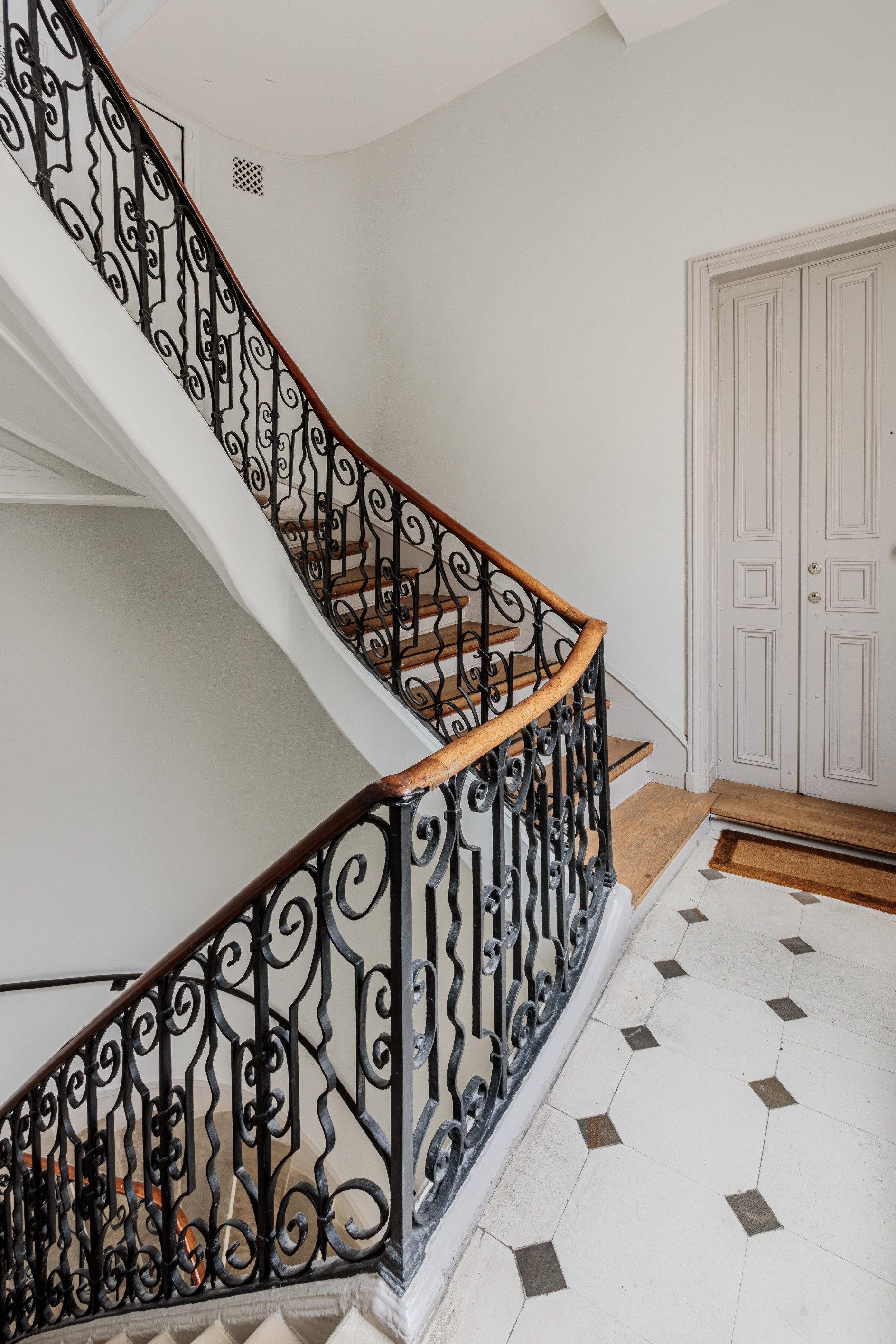 apartment 5 Rooms for sale on PARIS (75001)