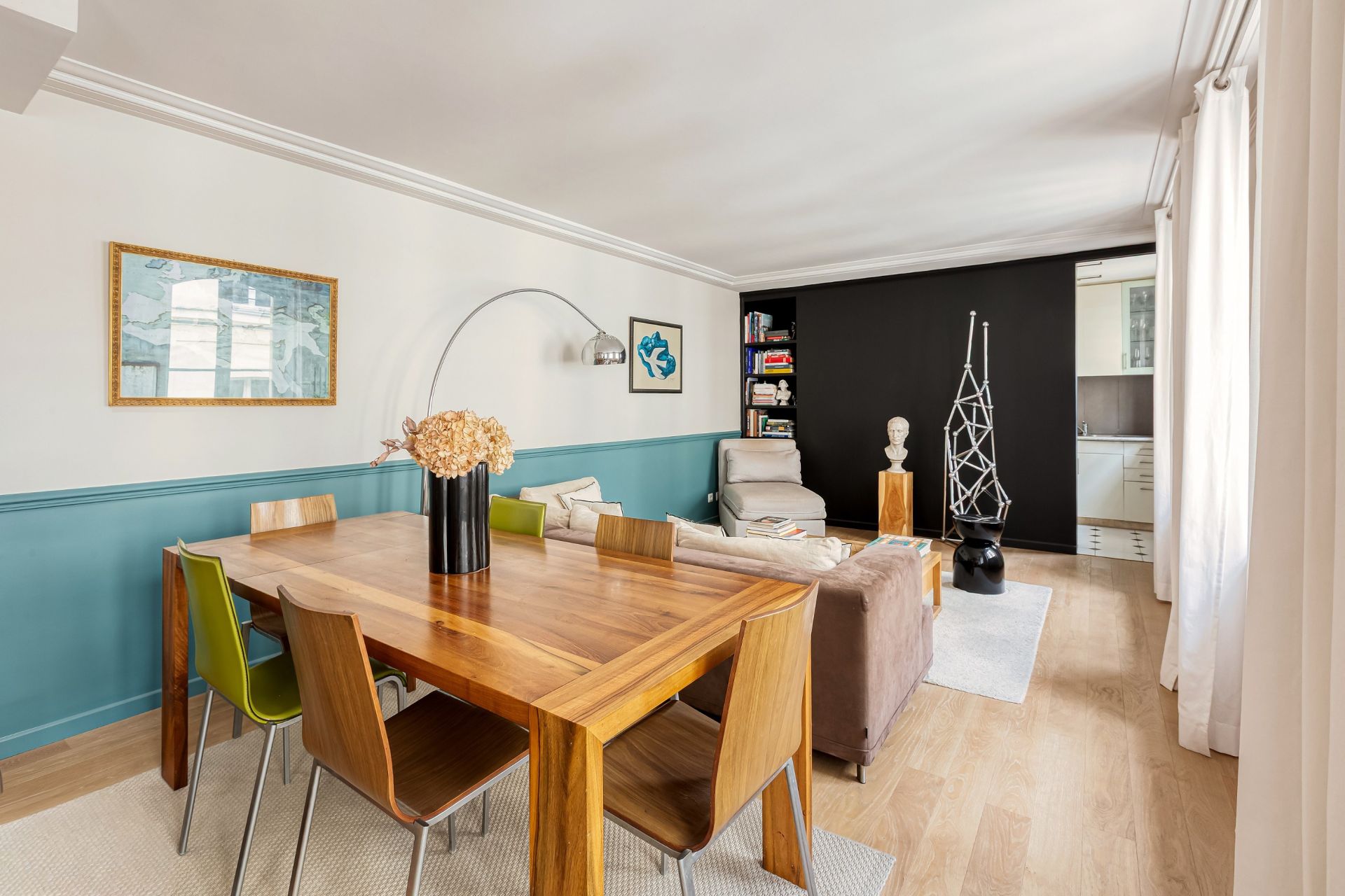 apartment 5 Rooms for sale on PARIS (75008)