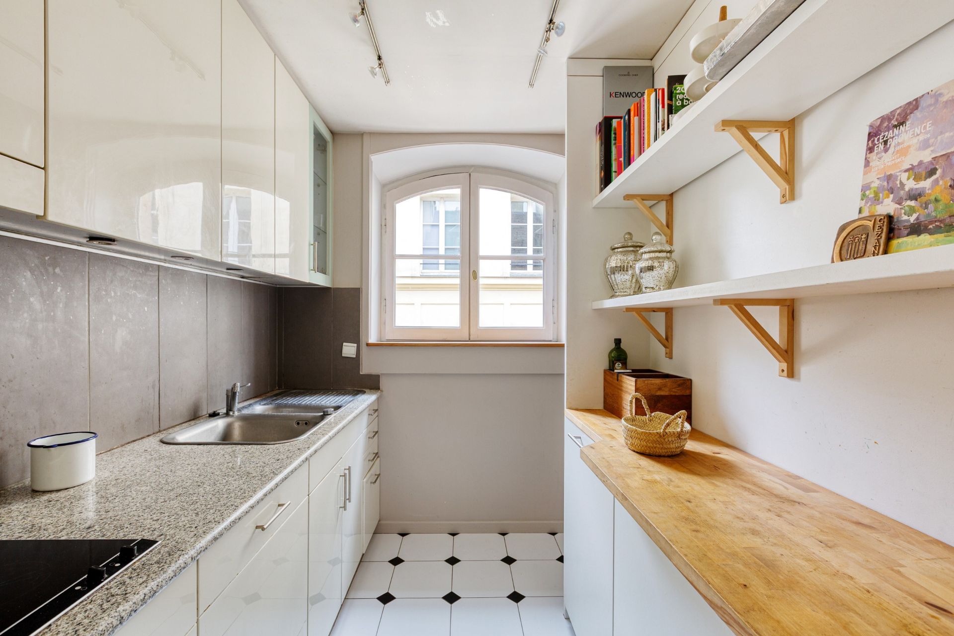 apartment 5 Rooms for sale on PARIS (75008)