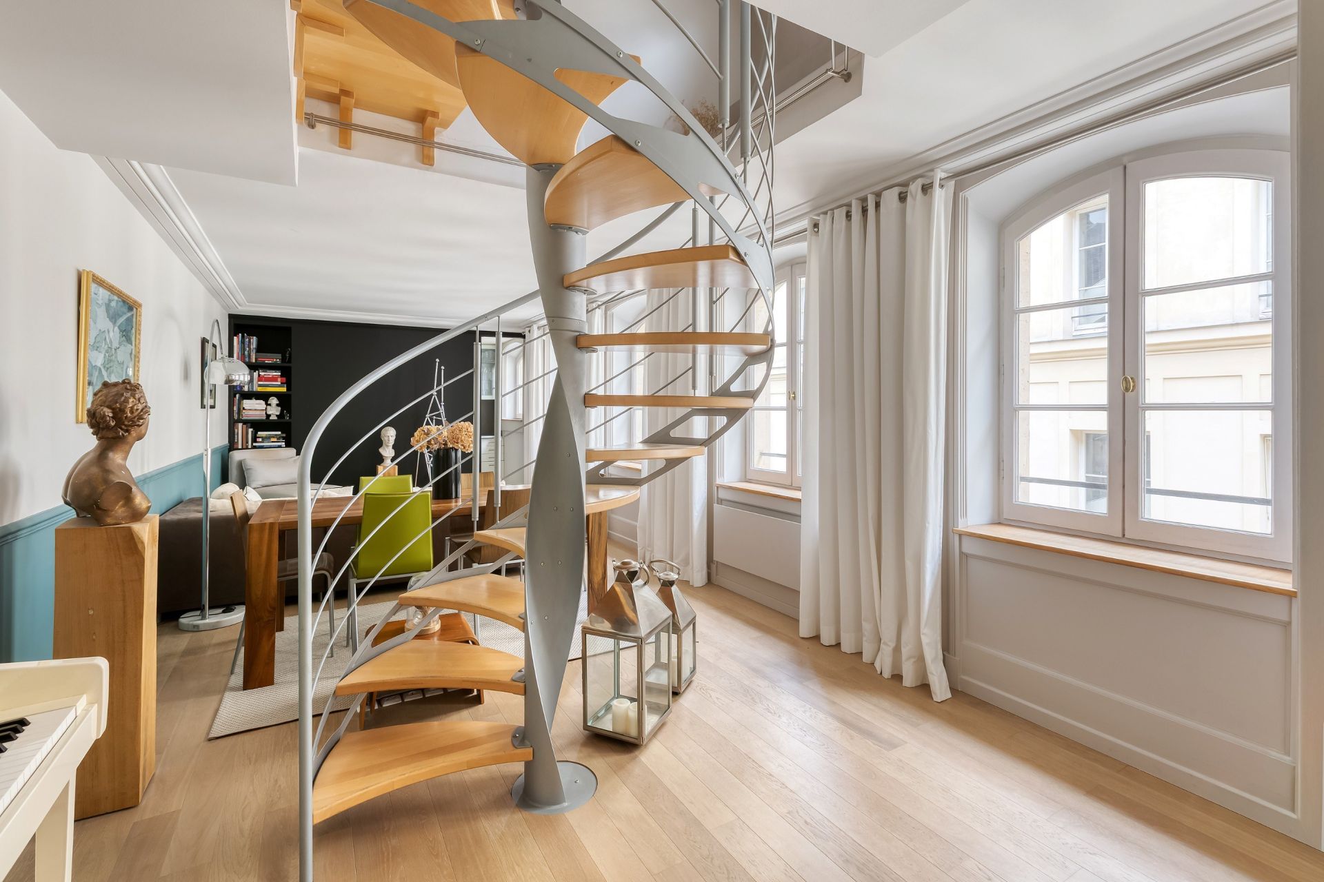 apartment 5 Rooms for sale on PARIS (75008)