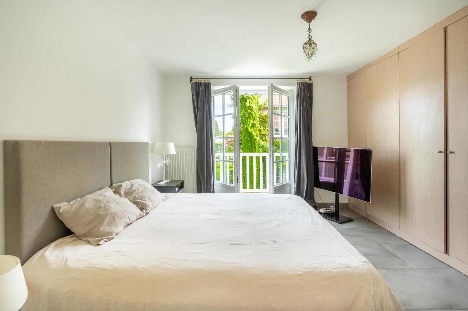 house 10 Rooms for sale on FEUCHEROLLES (78810)