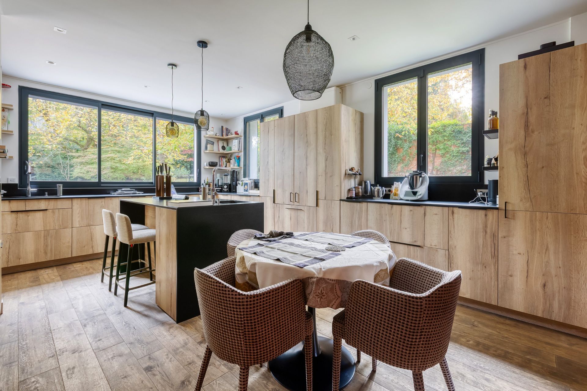 house 7 Rooms for sale on RUEIL MALMAISON (92500)