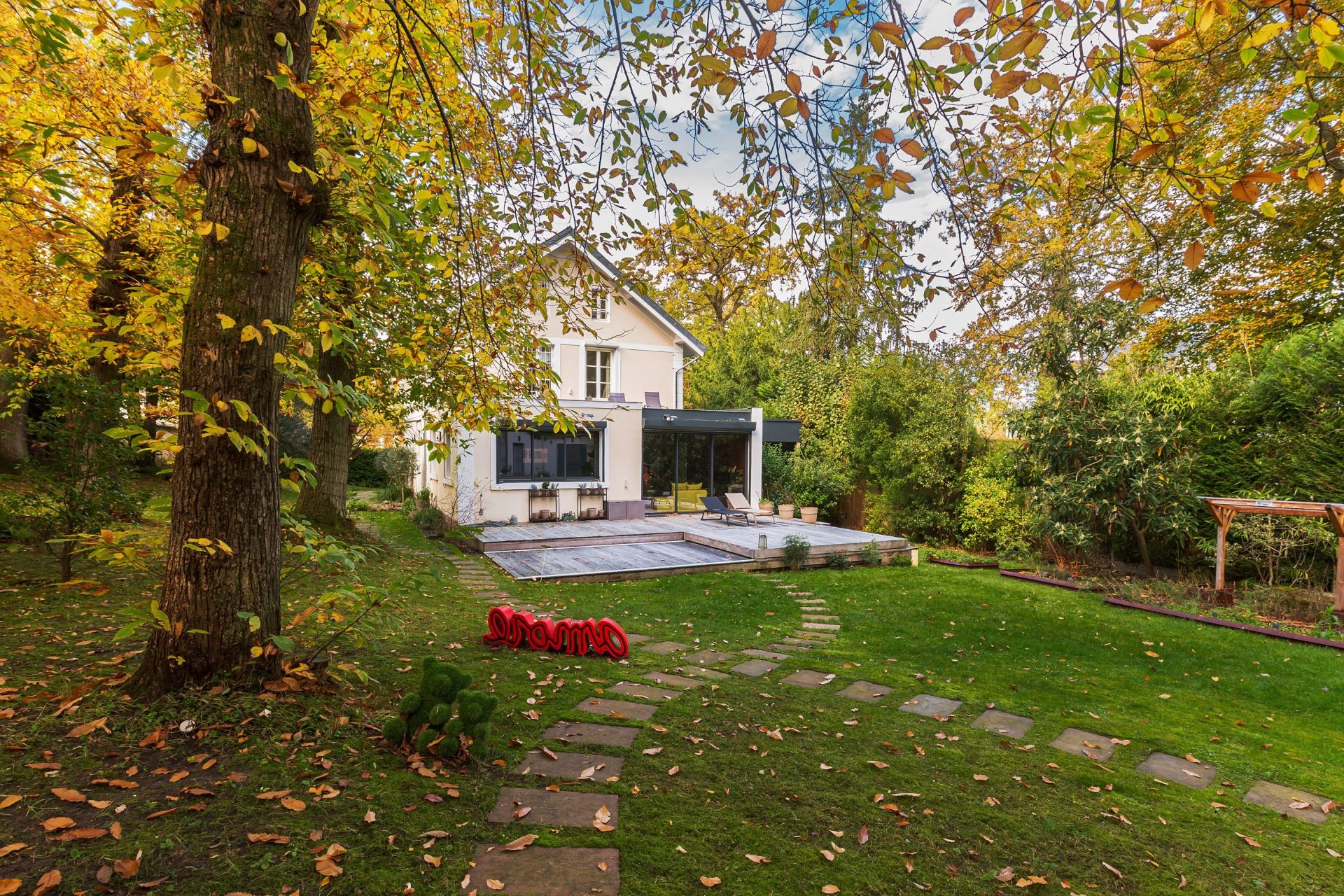 house 7 Rooms for sale on RUEIL MALMAISON (92500)