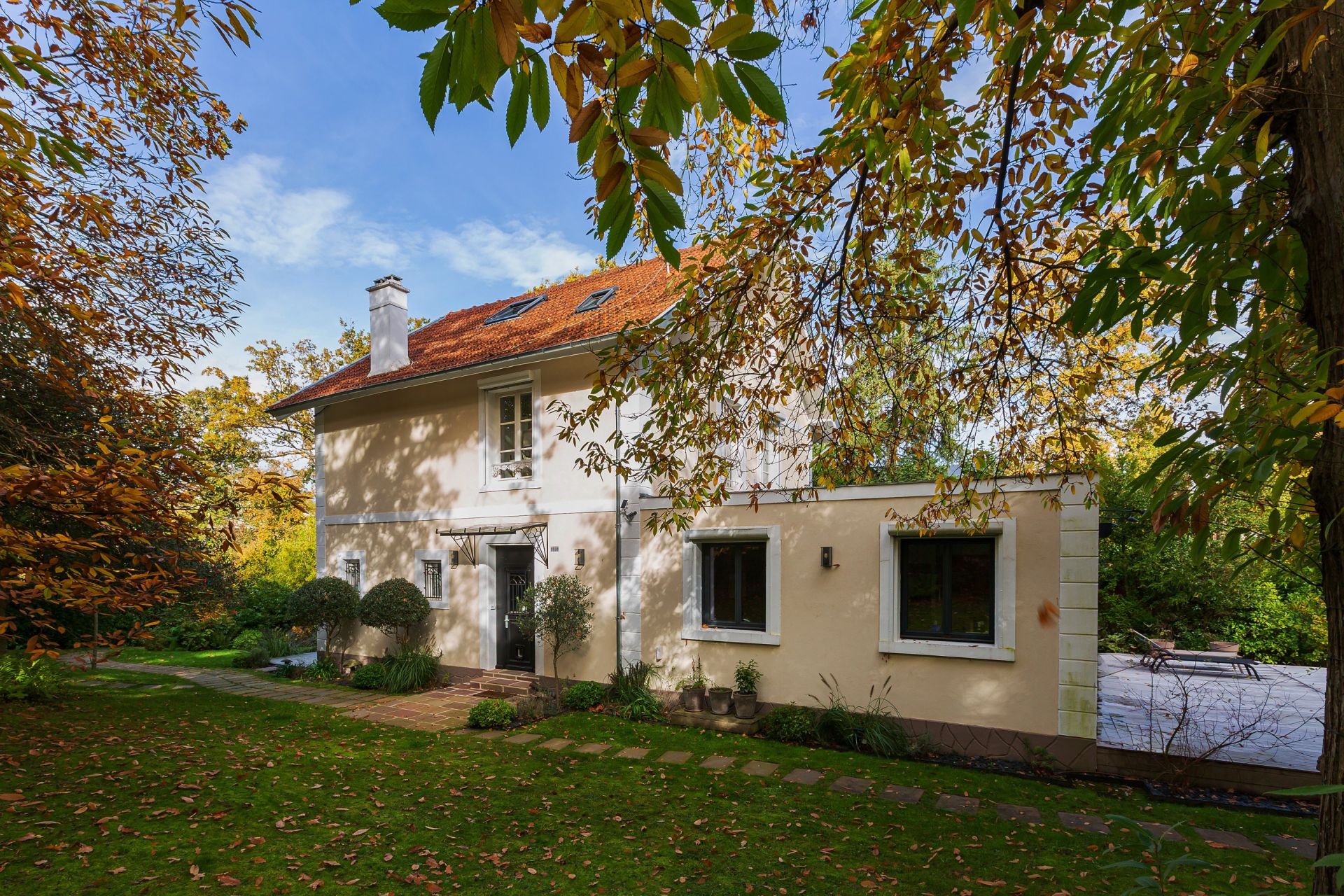 house 7 Rooms for sale on RUEIL MALMAISON (92500)