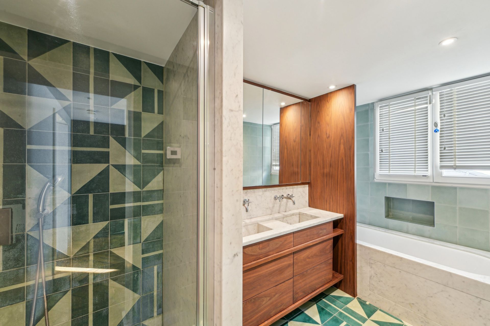 apartment 5 Rooms for rent on PARIS (75008)